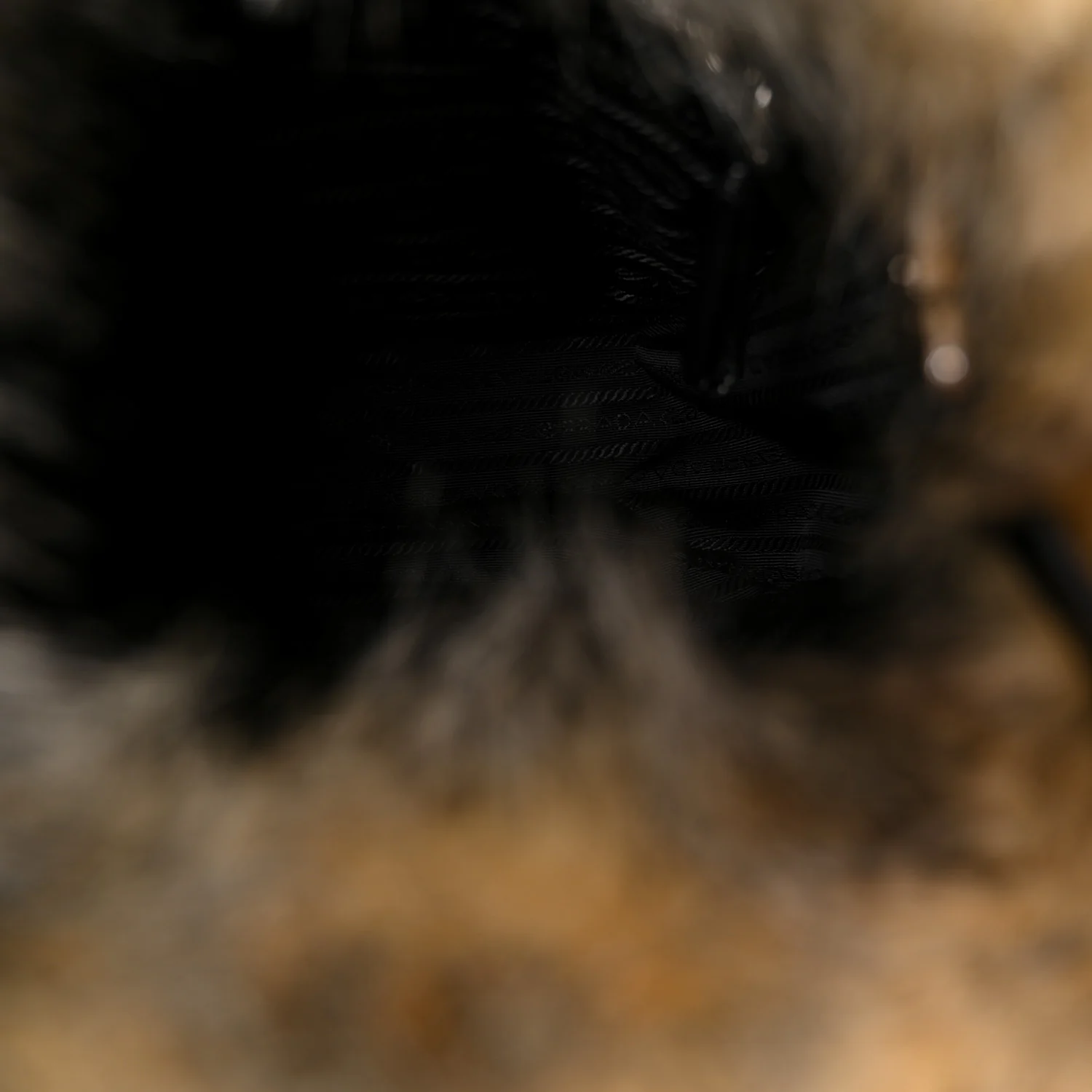 Aspen Vitello Faux Fur Tote Crema Black - Top Club