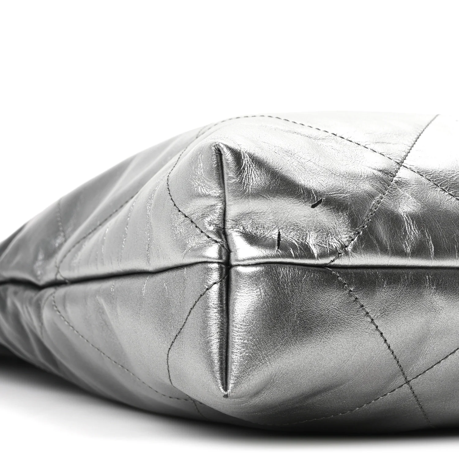 Metallic Shaded Calfskin Quilted Chanel 22 Black Silver - Top Club