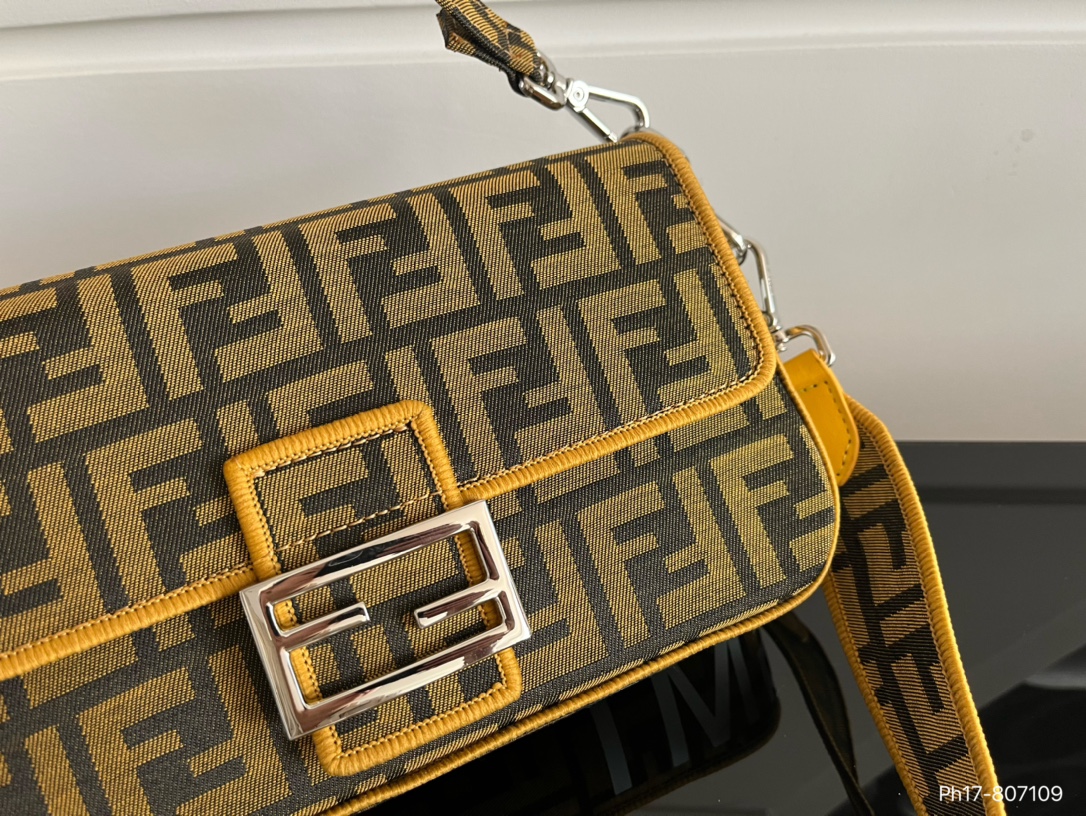 Fen new arrival bag size : 26 * 14.5  cm - Top Club