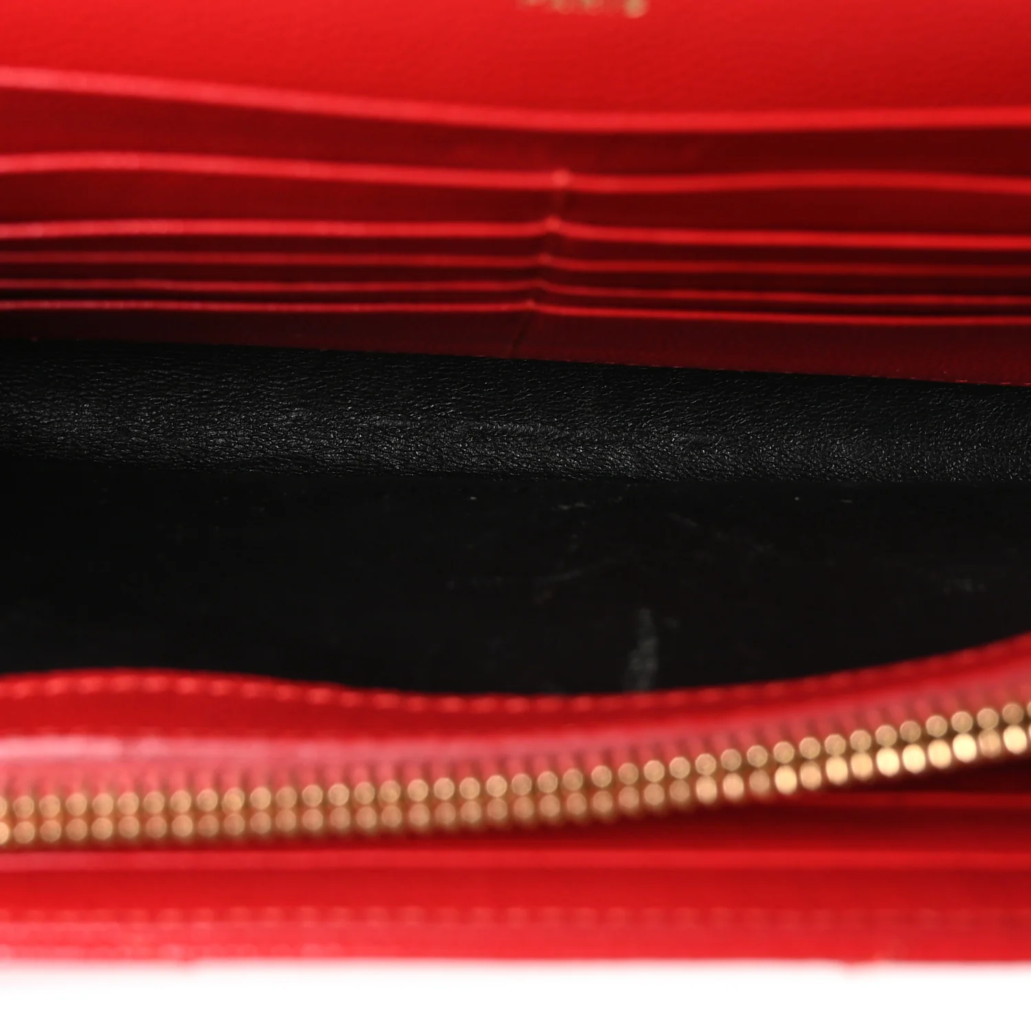Grain De Poudre Matelasse Chevron Monogram Chain Wallet Rouge Eros - Top Club