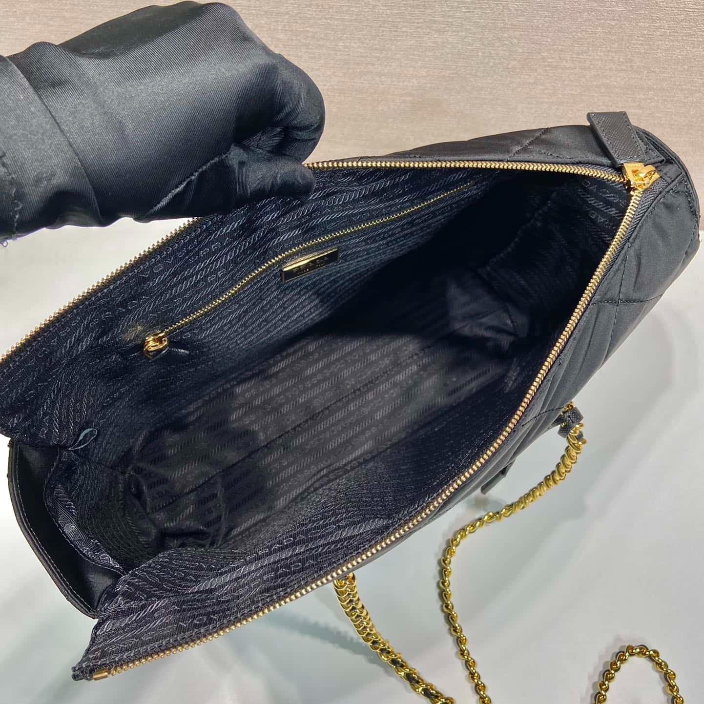 Prada Re-edition Vintage Chain Tote Bag - Top Club