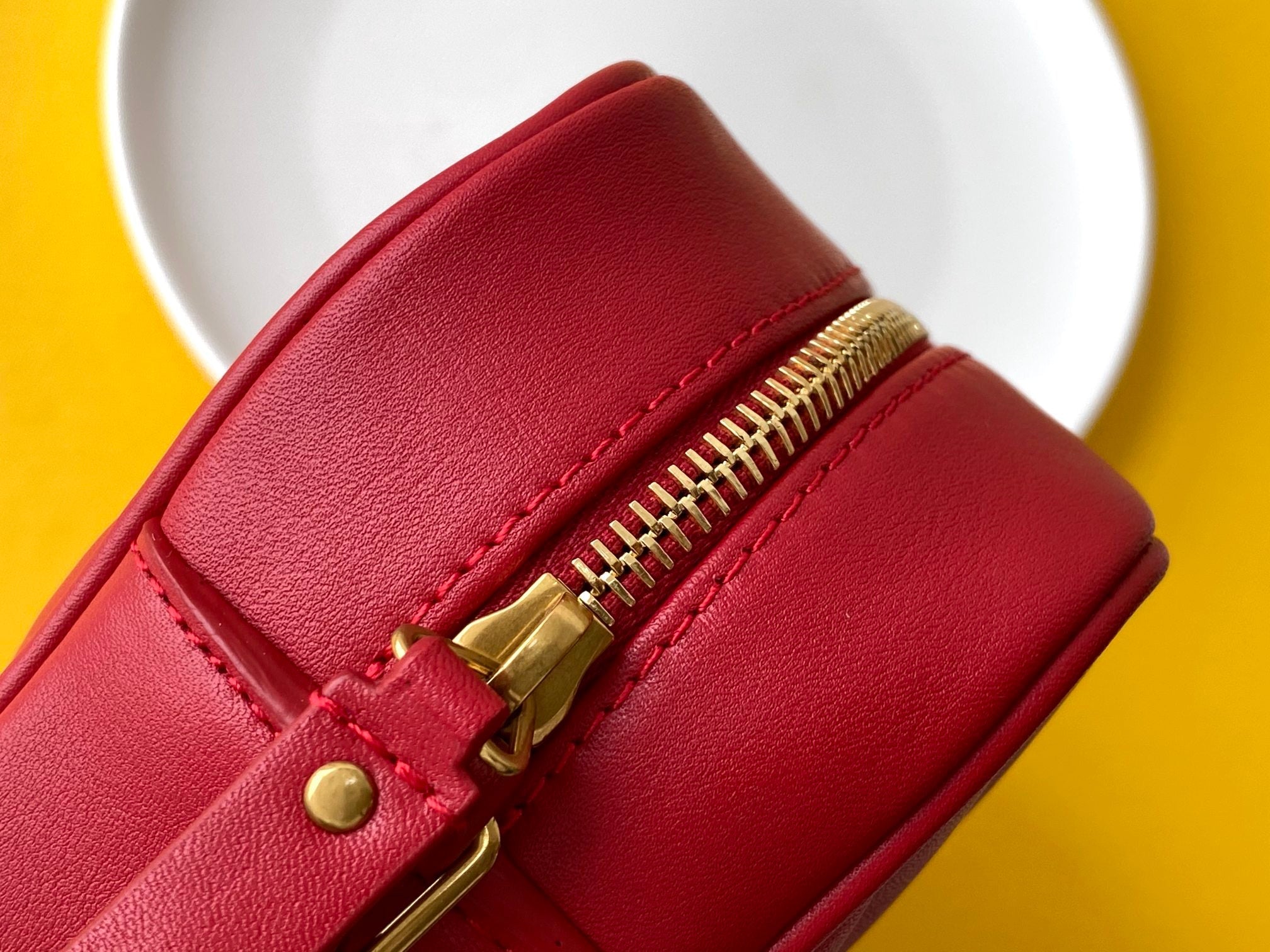Y Lou Camera Bag In Quilted Leather - Top Club