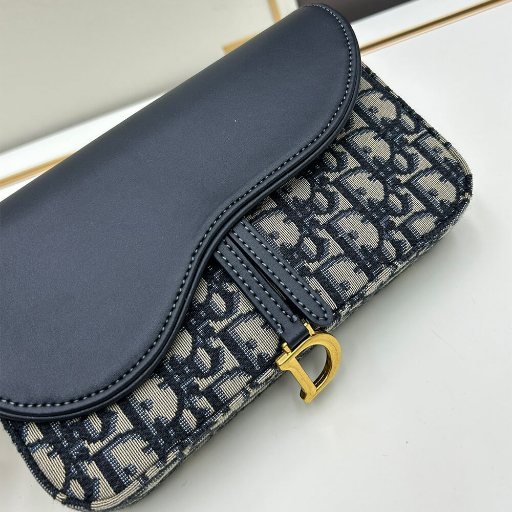 Medium Saddle Pouch with Chain - Top Club