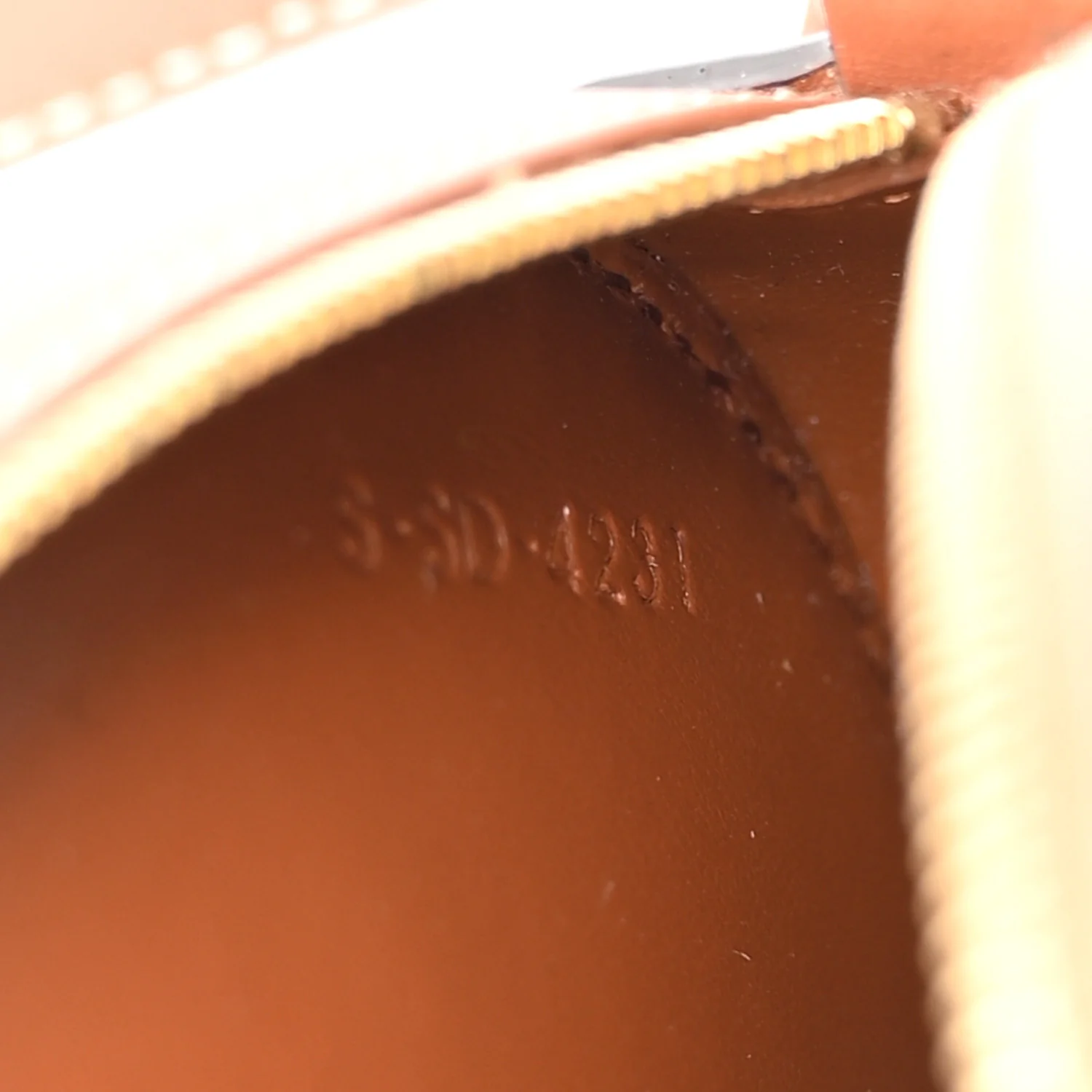 Smooth Calfskin Cuir Small Triomphe Oval Crossbody Purse Tan - Top Club