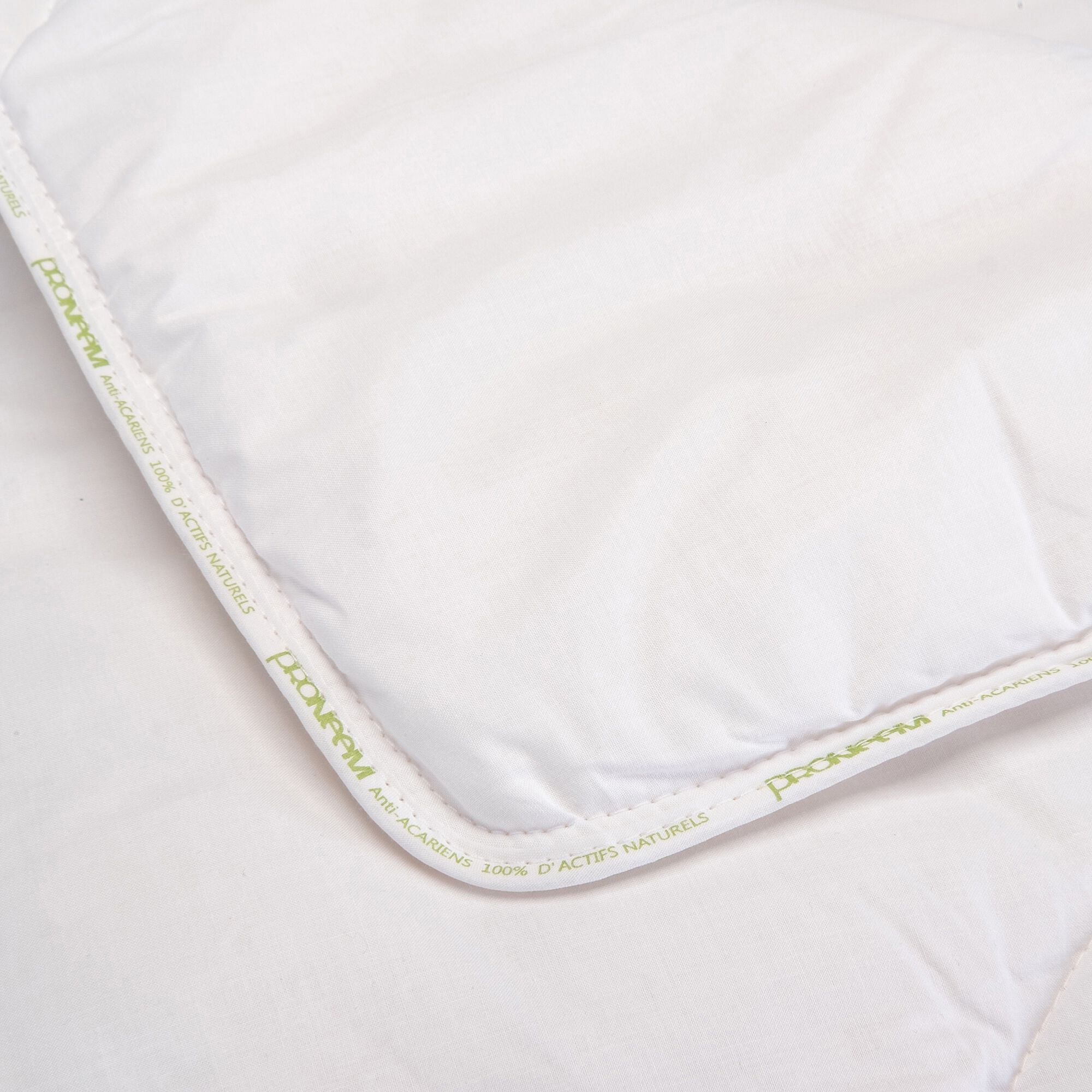 CAMILIA - Couette légère anti-acariens thermorégulatrice - 260x240cm