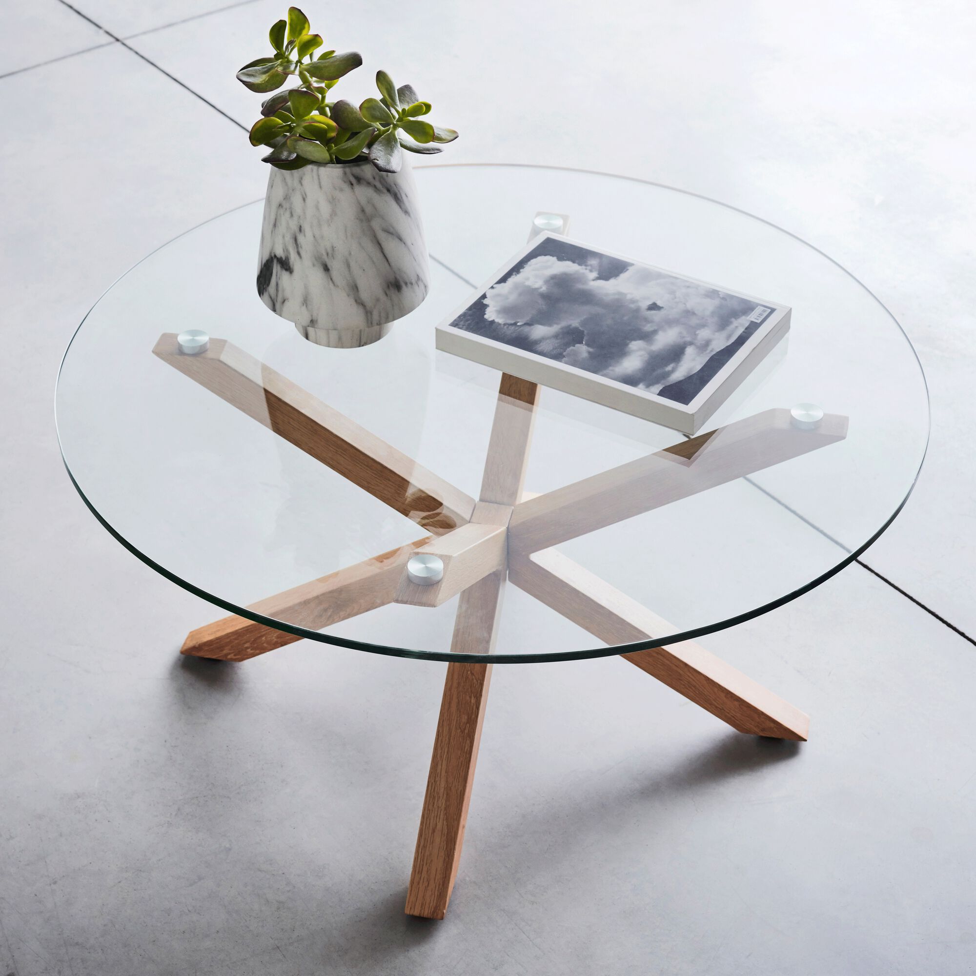 ARENO - Table basse ronde en verre et piétement métal effet bois - transparent