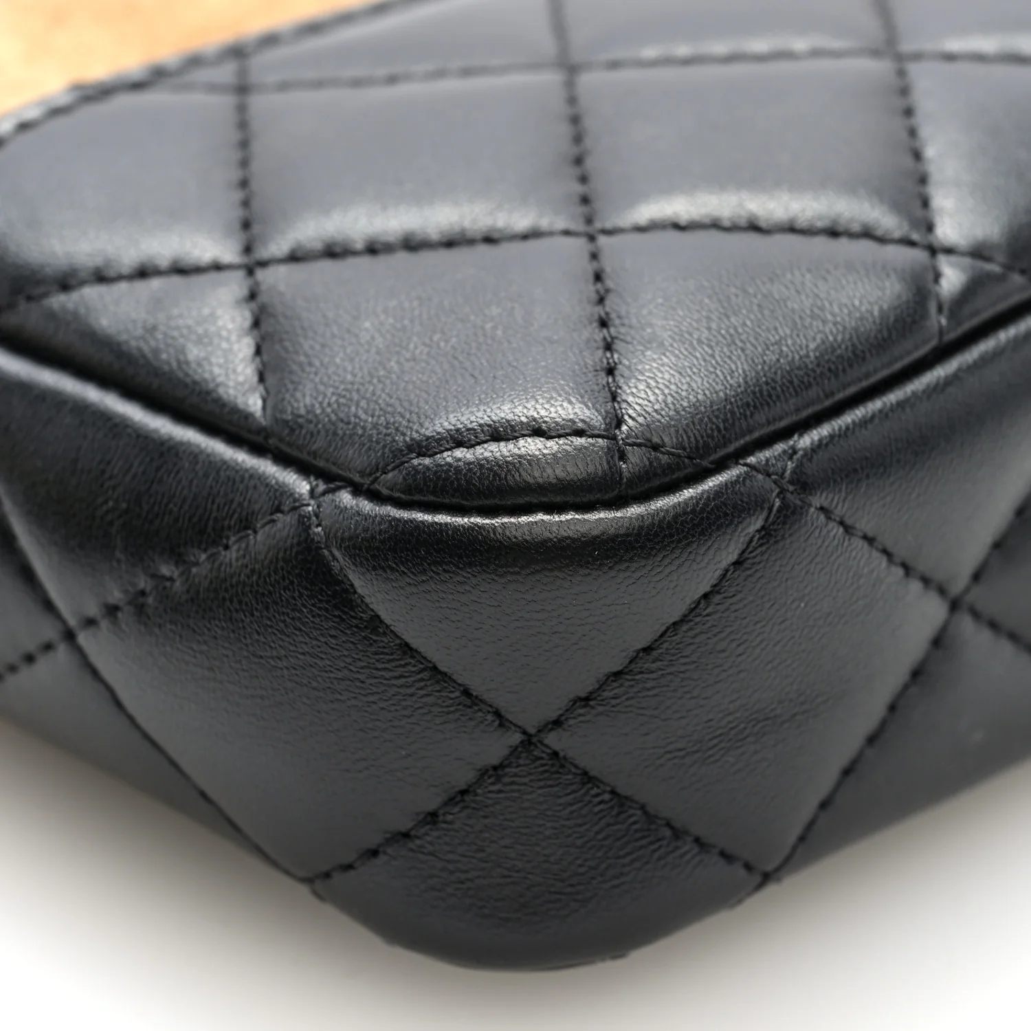 Suede Shiny Lambskin Quilted Phone Holder With Chain Black Beige - Top Club