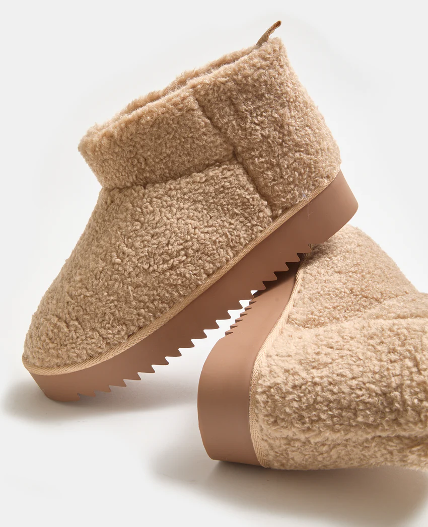 Pimkie Boots courtes en sherpa avec semelles crantées