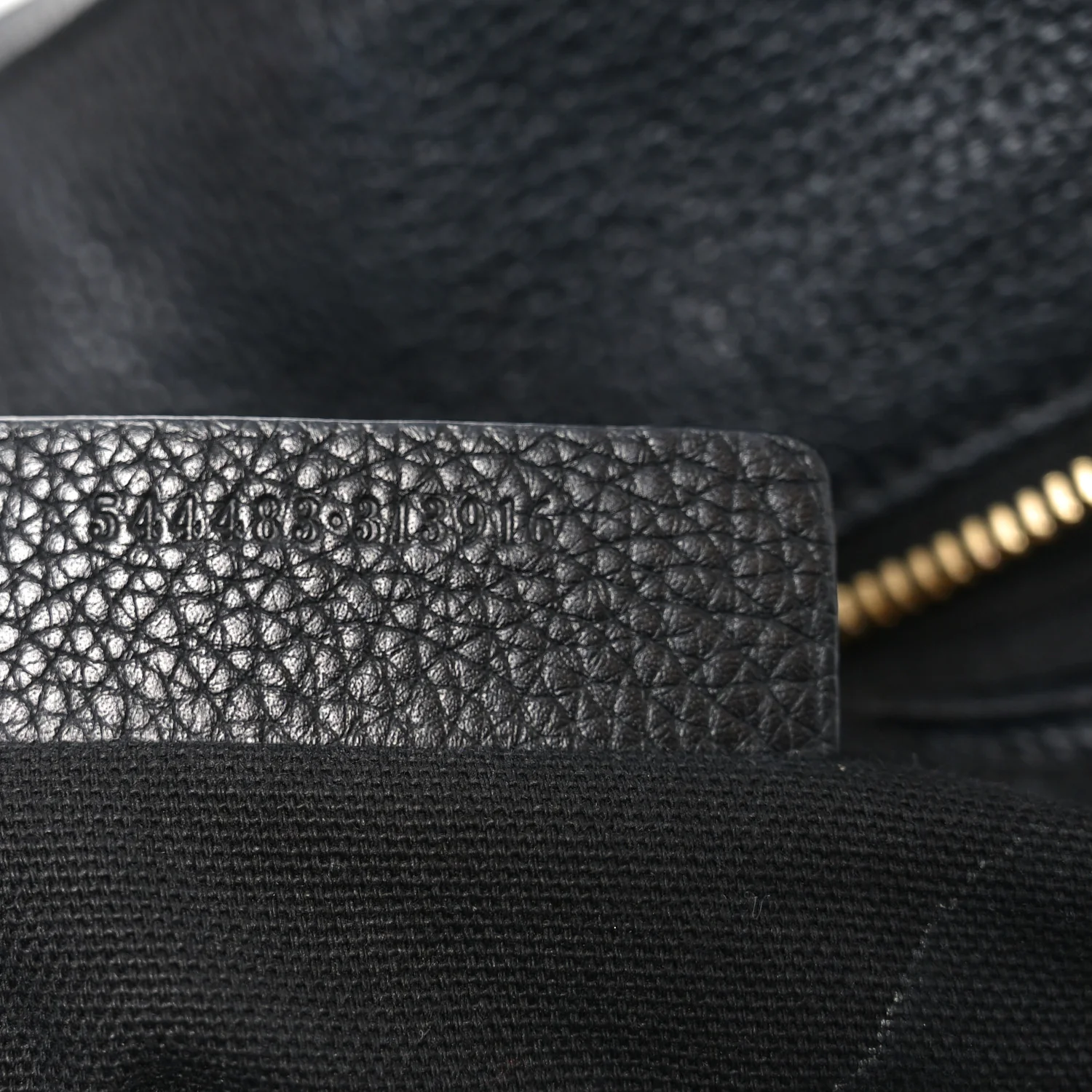 Pebbled Calfskin Large Skull Padlock Zip Around Tote Black - Top Club