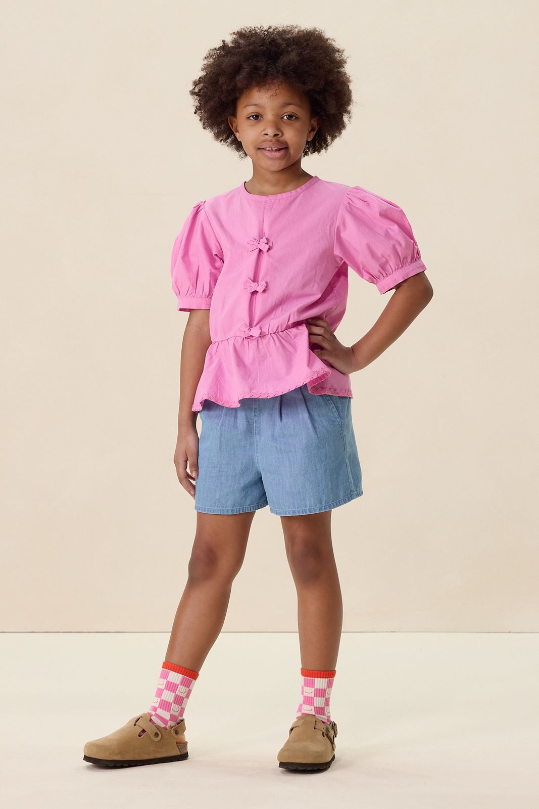 Roze blouse met striksluiting