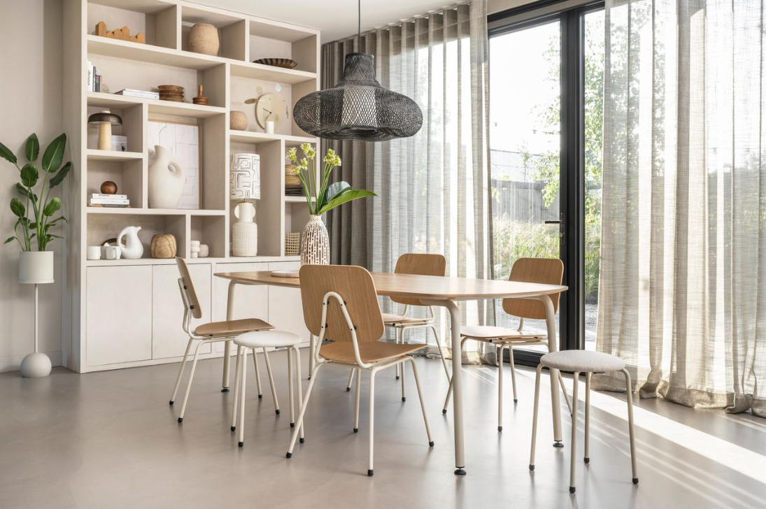 Dining 14 ZA Hout - Frame RAL9005 Jet Black + Eiken Fineer Naturel