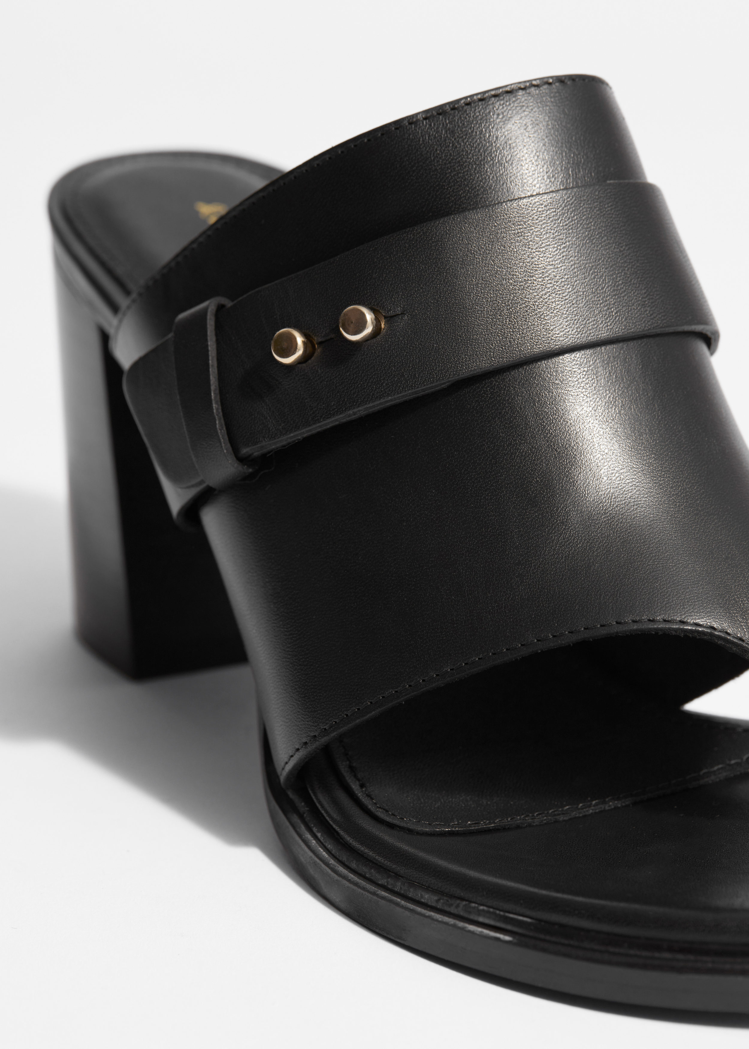 & Other Stories LEATHER TOE-THONG MULES