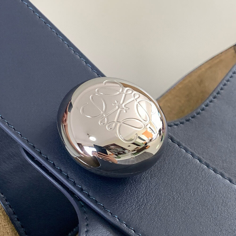 LOEWE Medium Pebble bucket in smooth calfskin(high-end grade) - Top Club