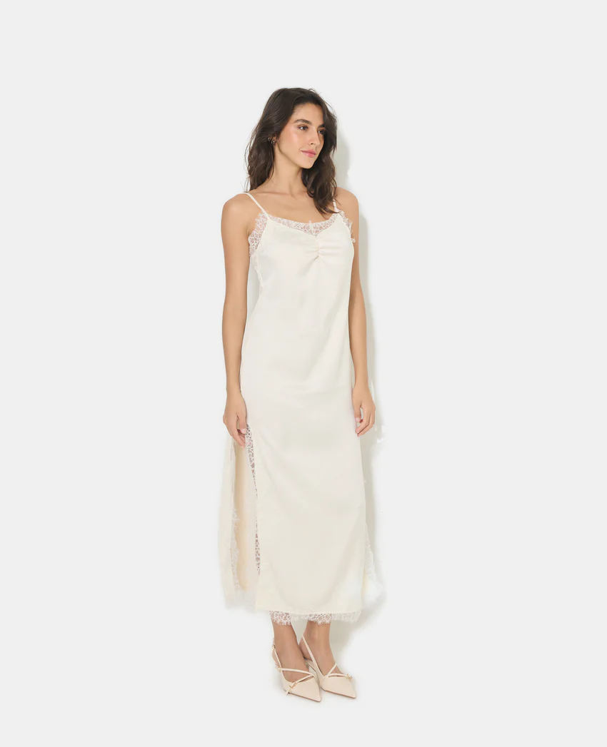 Pimkie Robe longue en satin avec dentelle et fentes côtés