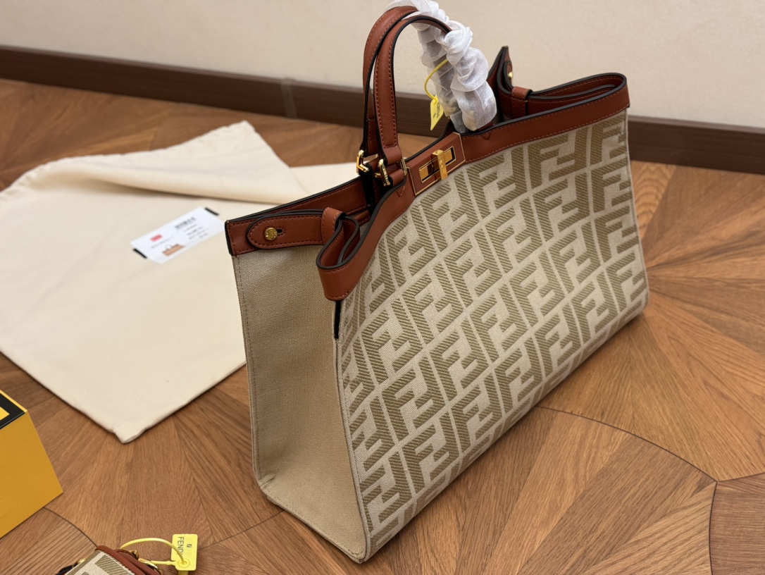 Fen fendi peekabo tote bag size :41*29 cm - Top Club
