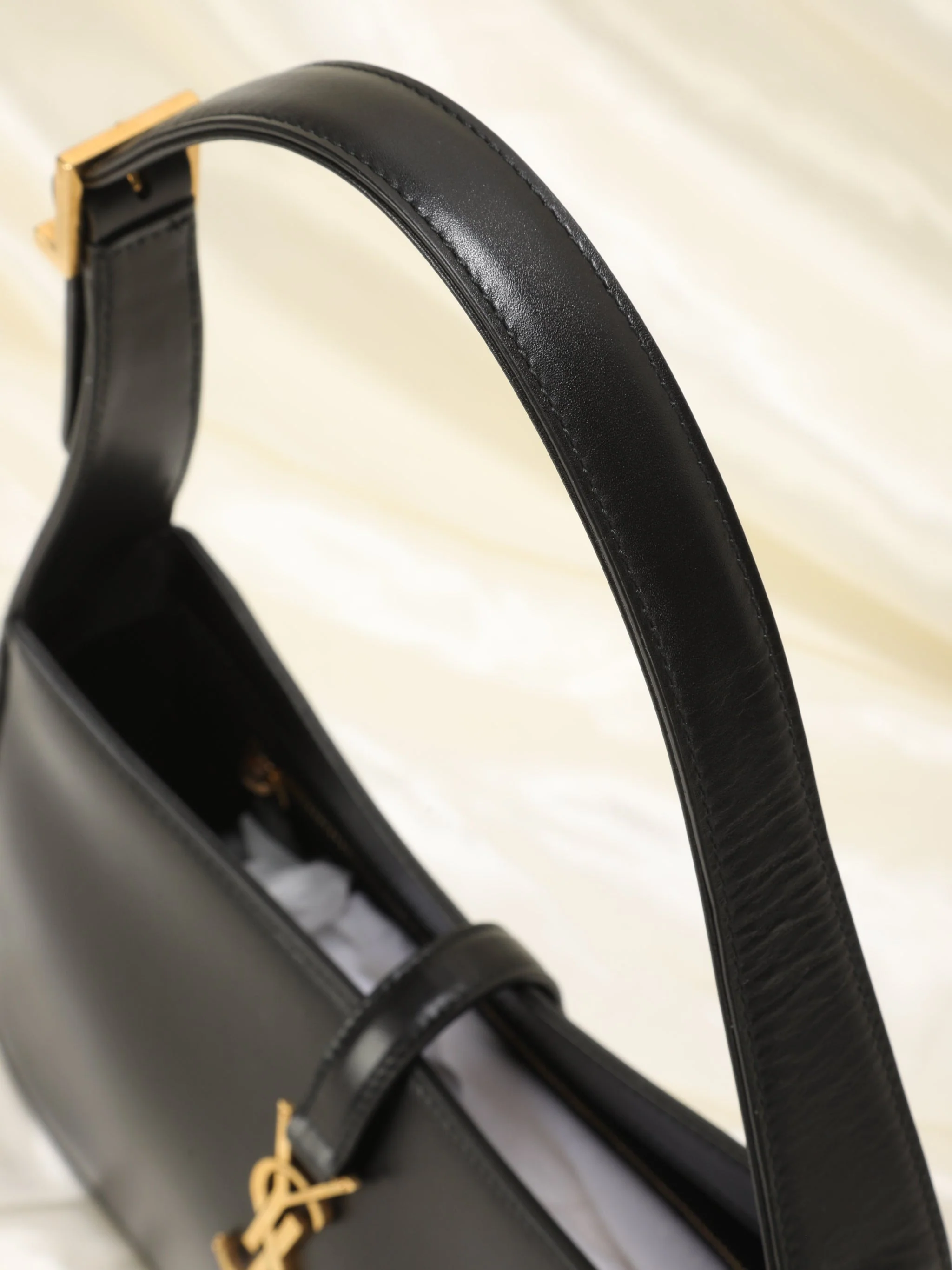 Saint Laurent Le 5 �� 7 Hobo Bag In Patent Leather - Black - Women - Top Club