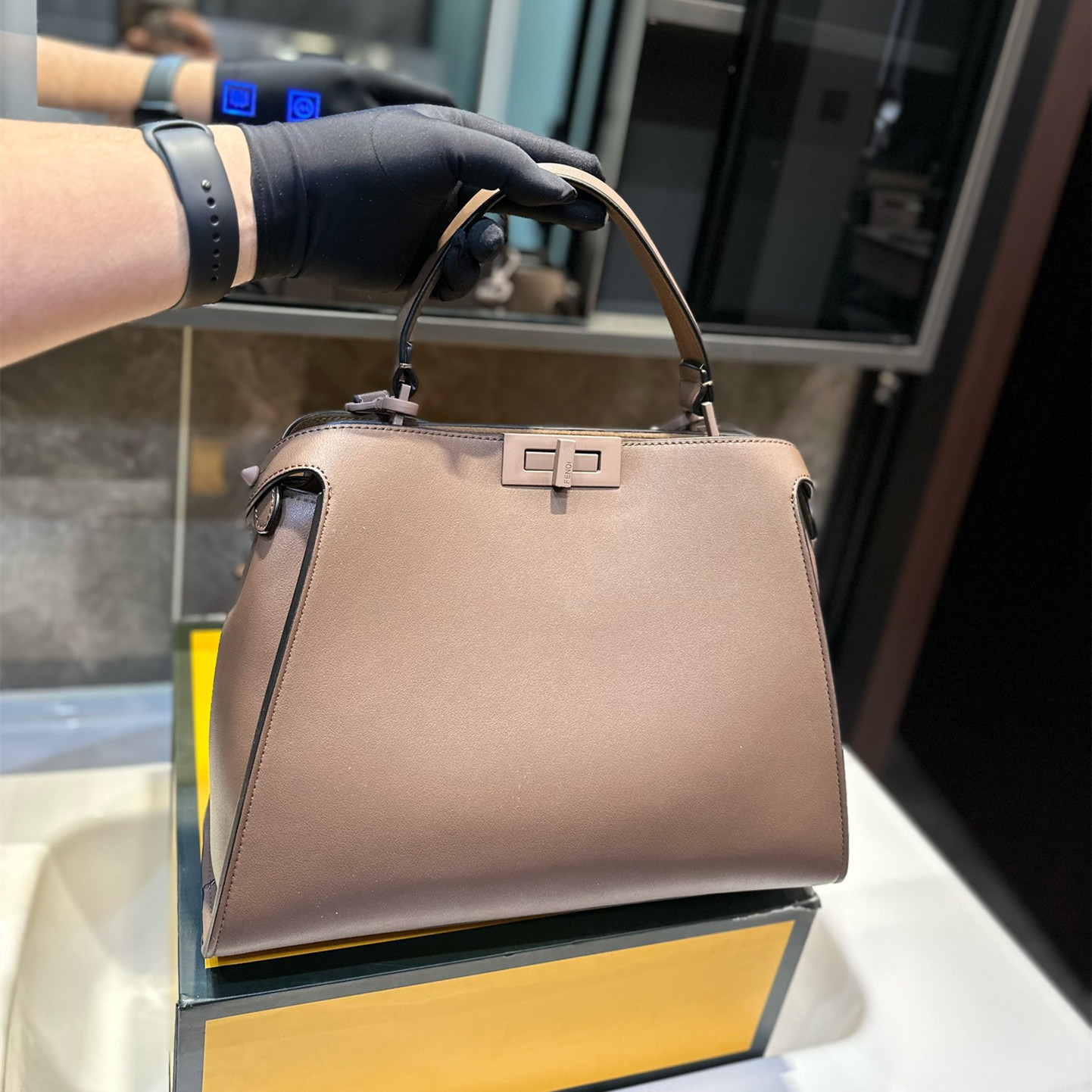 FEN Peekaboo new arrival tote bag size : 32*26 cm - Top Club