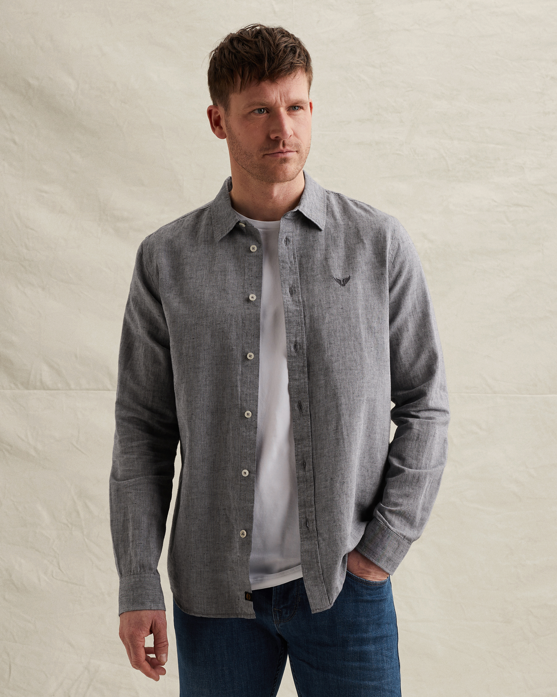 Cotton/linen shirt with embroidered logox