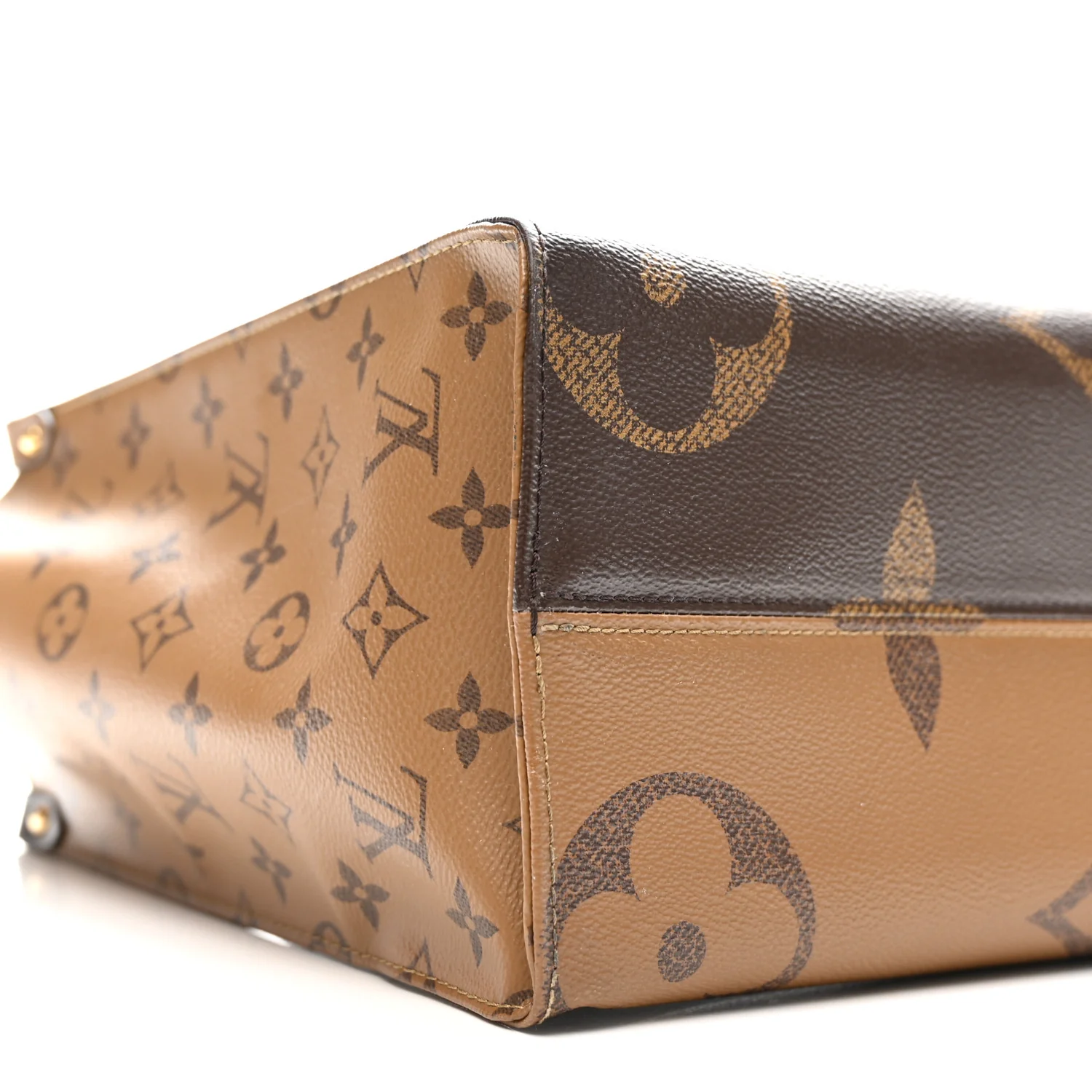 Reverse Monogram Giant Onthego MM - Top Club