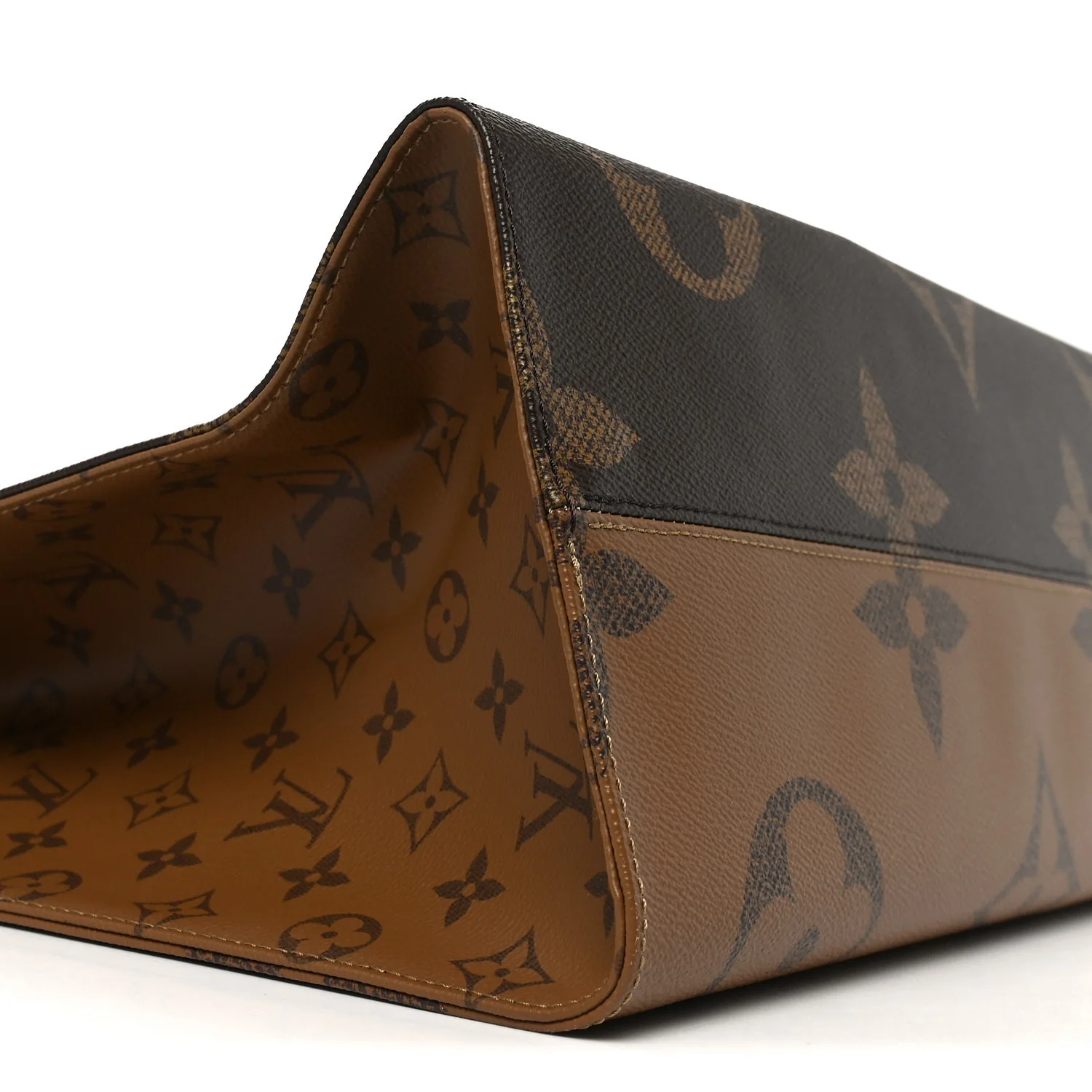 Reverse Monogram Giant Onthego GM - Top Club