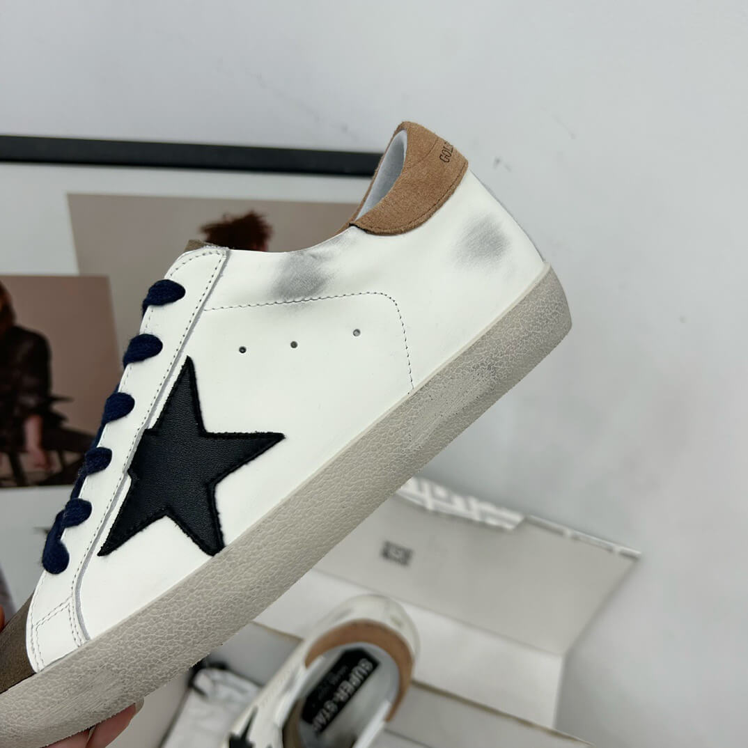 Golden Goose Sneakers - Top Club
