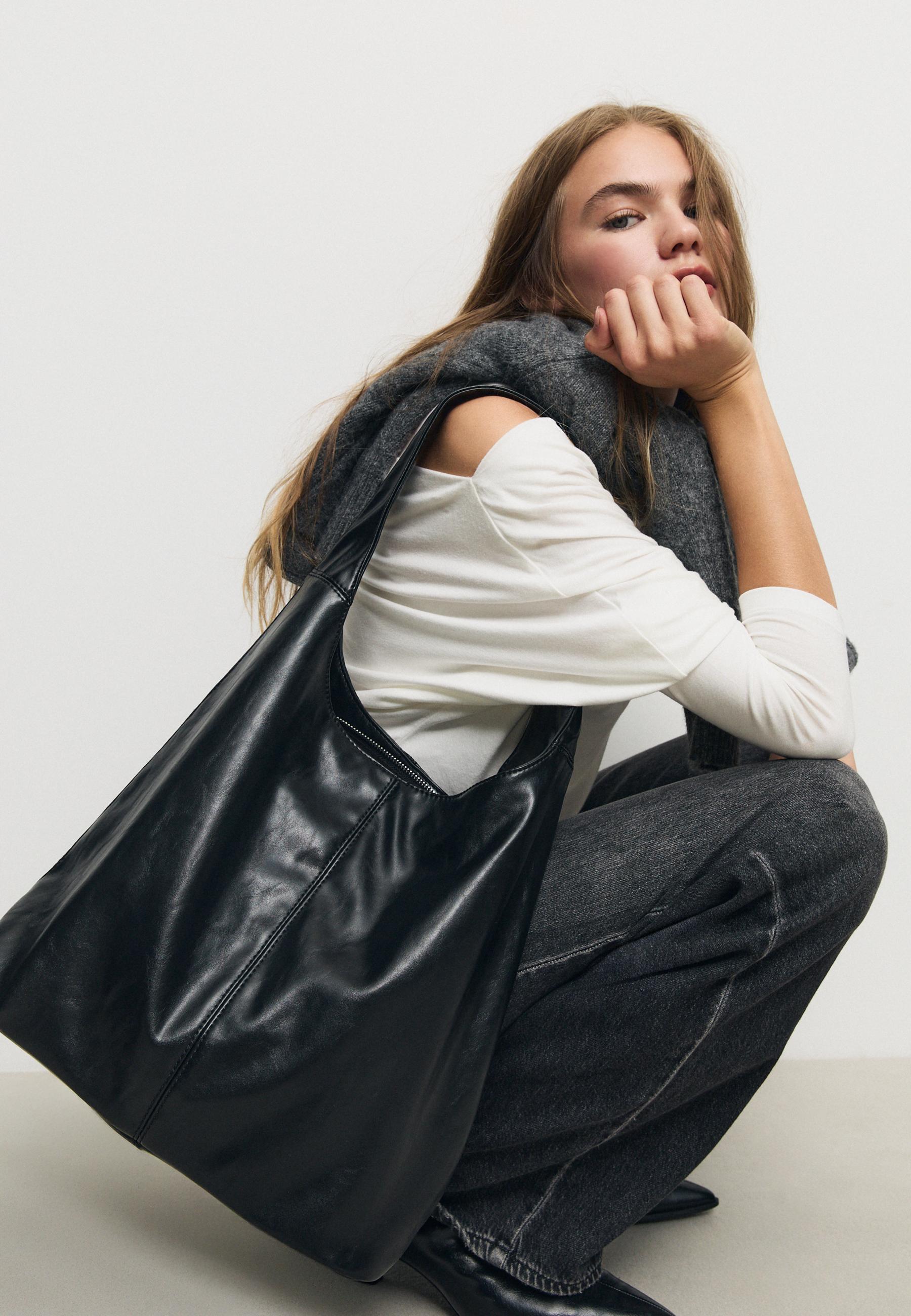 ZIP SHOULDER BAG
