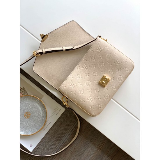 L-bag Size: 25 x 19 x 7 cm - Top Club