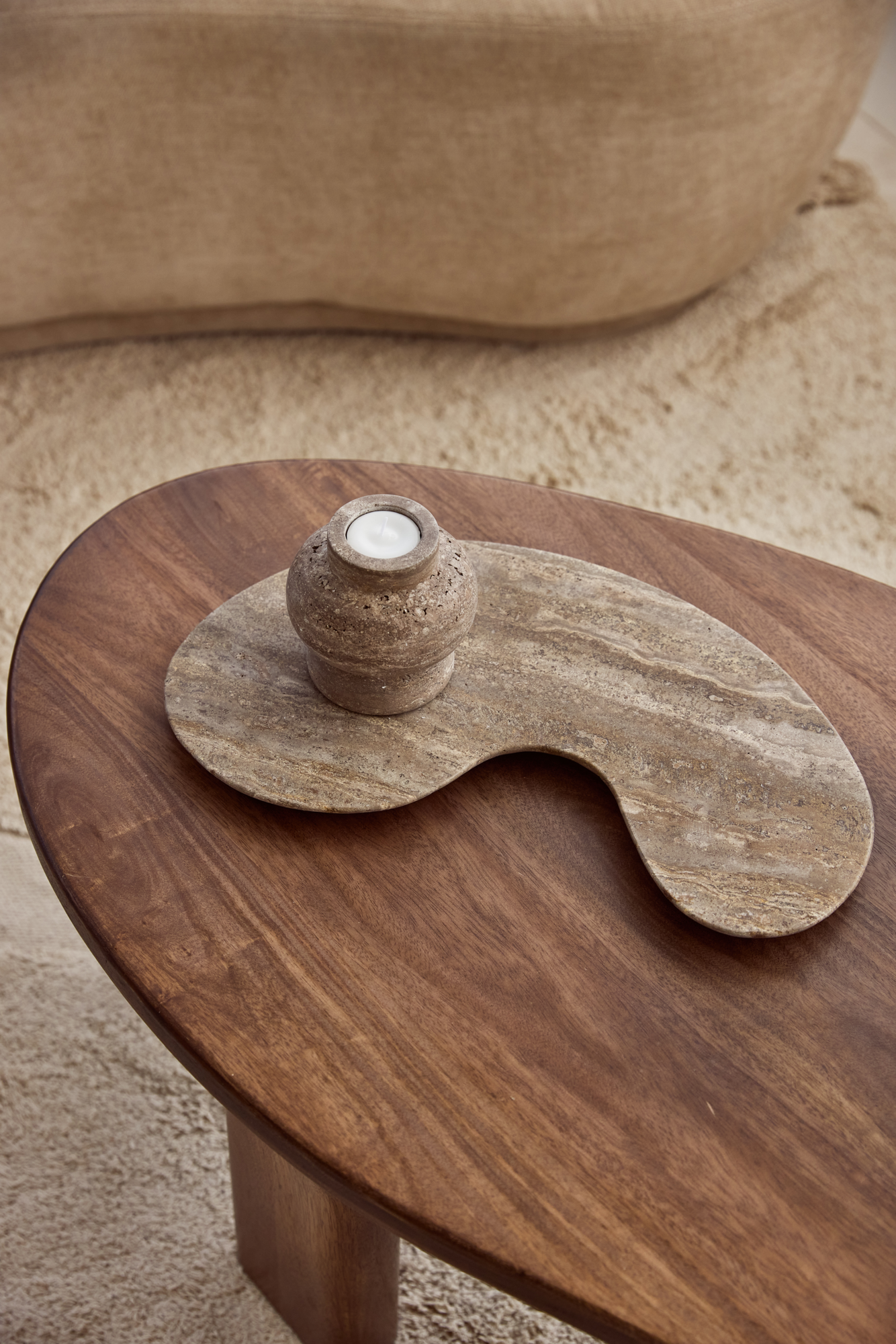 Dienblad organisch titanium travertine kidney