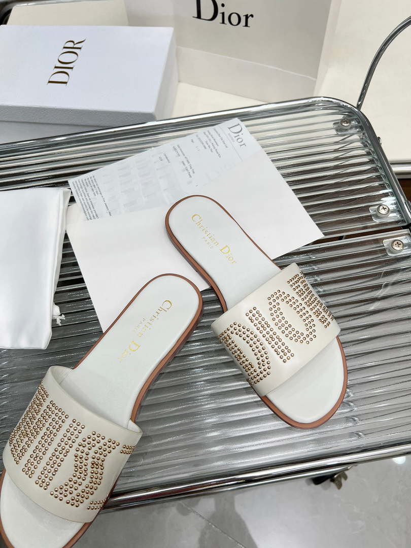 Dior KCO138CTU Dway Slide White Calfskin and Gold-Finish Studs Fashion Shoes D82980 - Sneaker Replica Workshop