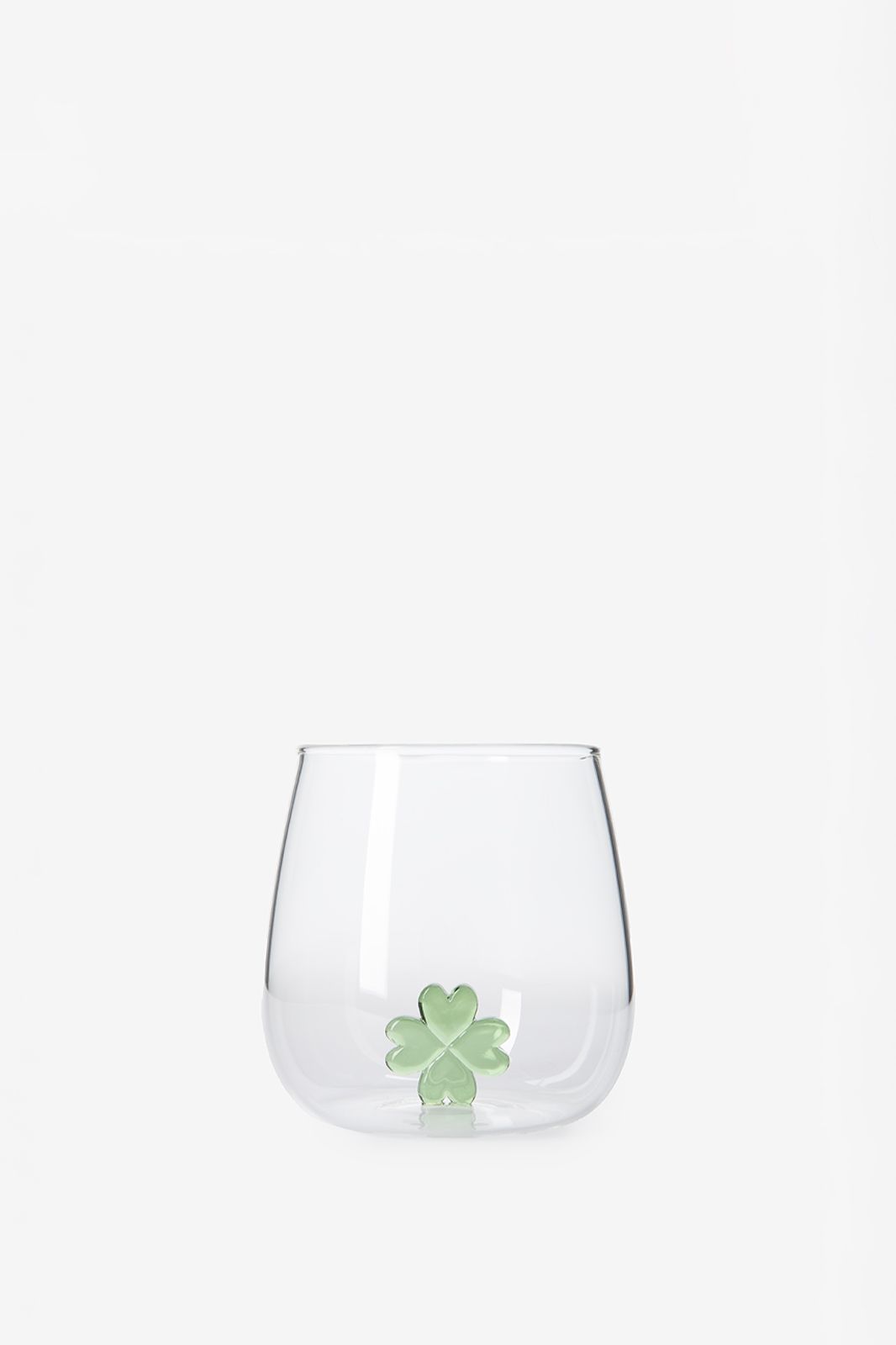 Waterglazen met klavertje vier