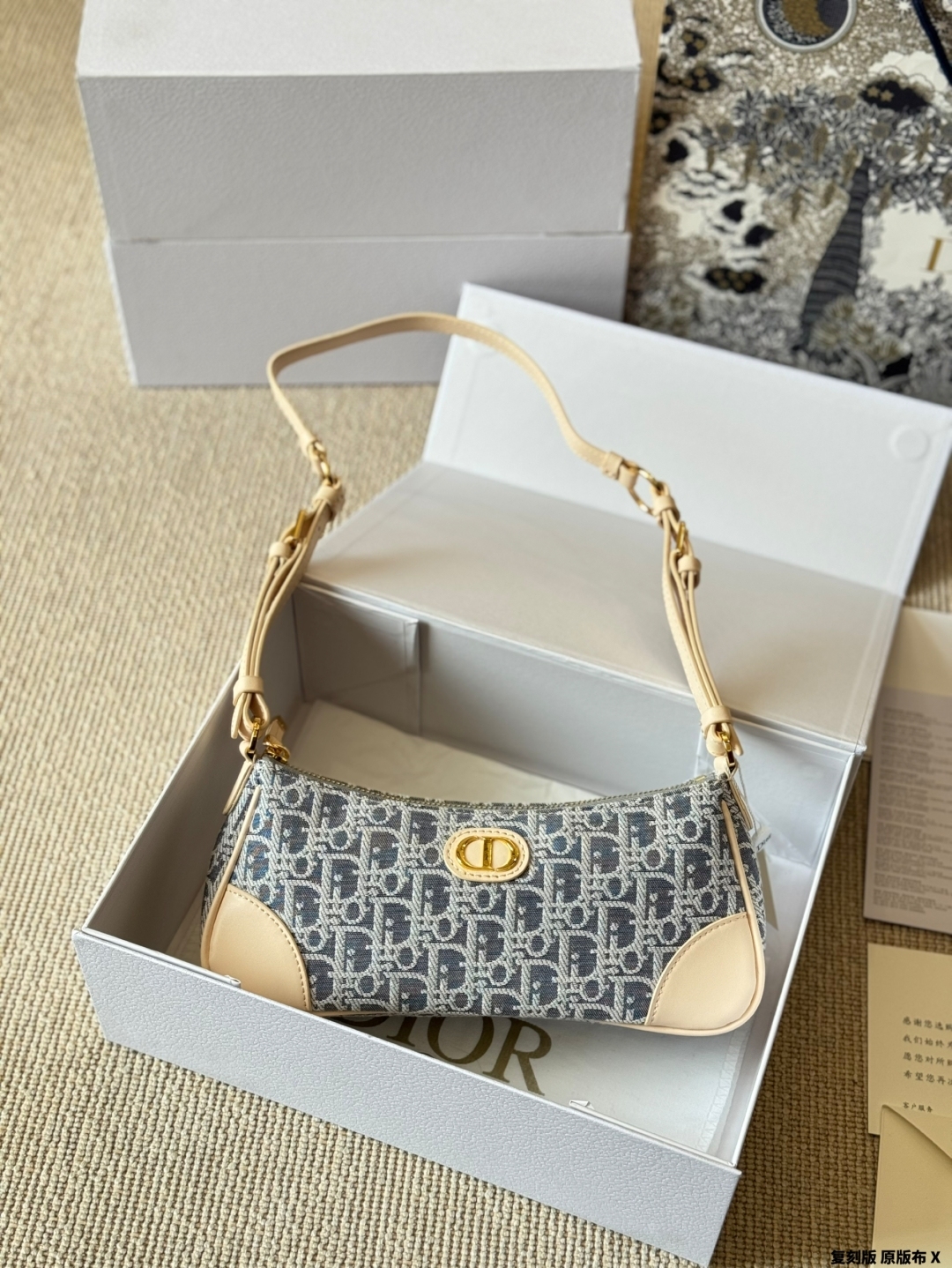 D new arrival Wanderlust hobo bag size: 26 cm - Top Club