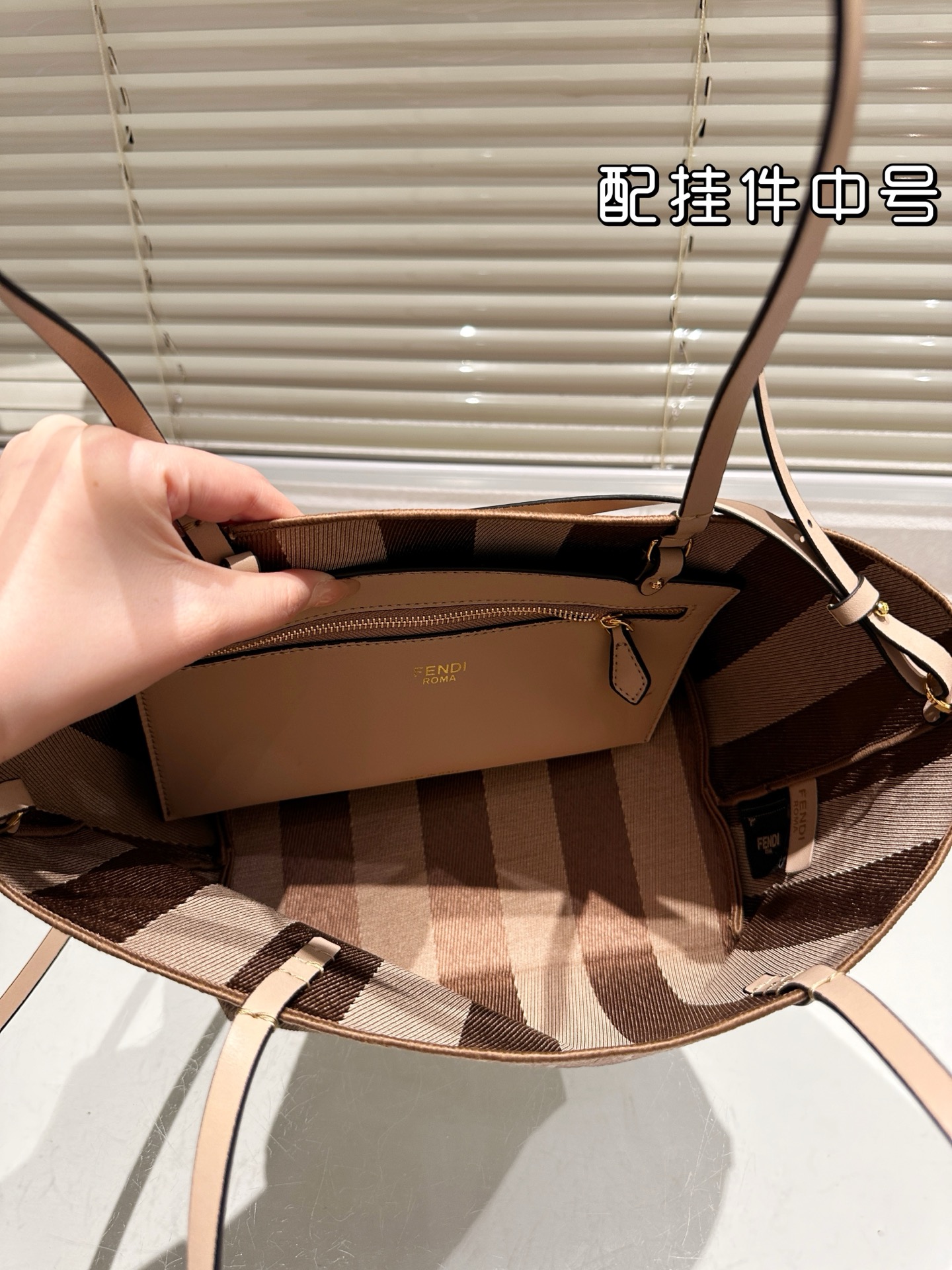 fen new arrival tote bag mediums size: 23*18 cm - Top Club