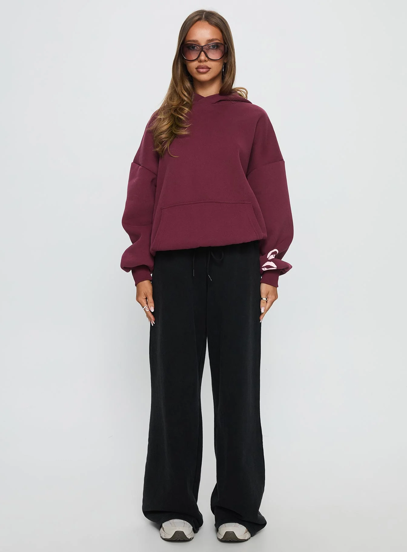 Kisses Graphic Hoodie Wine