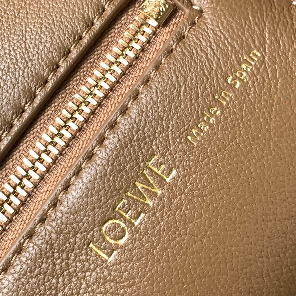Loewe Small Squeeze bag in nappa lambskin - Top Club
