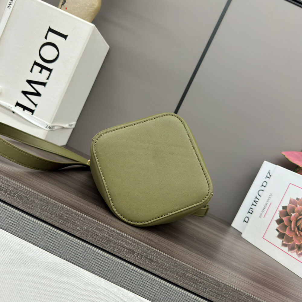 LOEWE Mini Pebble bucket in smooth calfskin(high-end grade) - Top Club