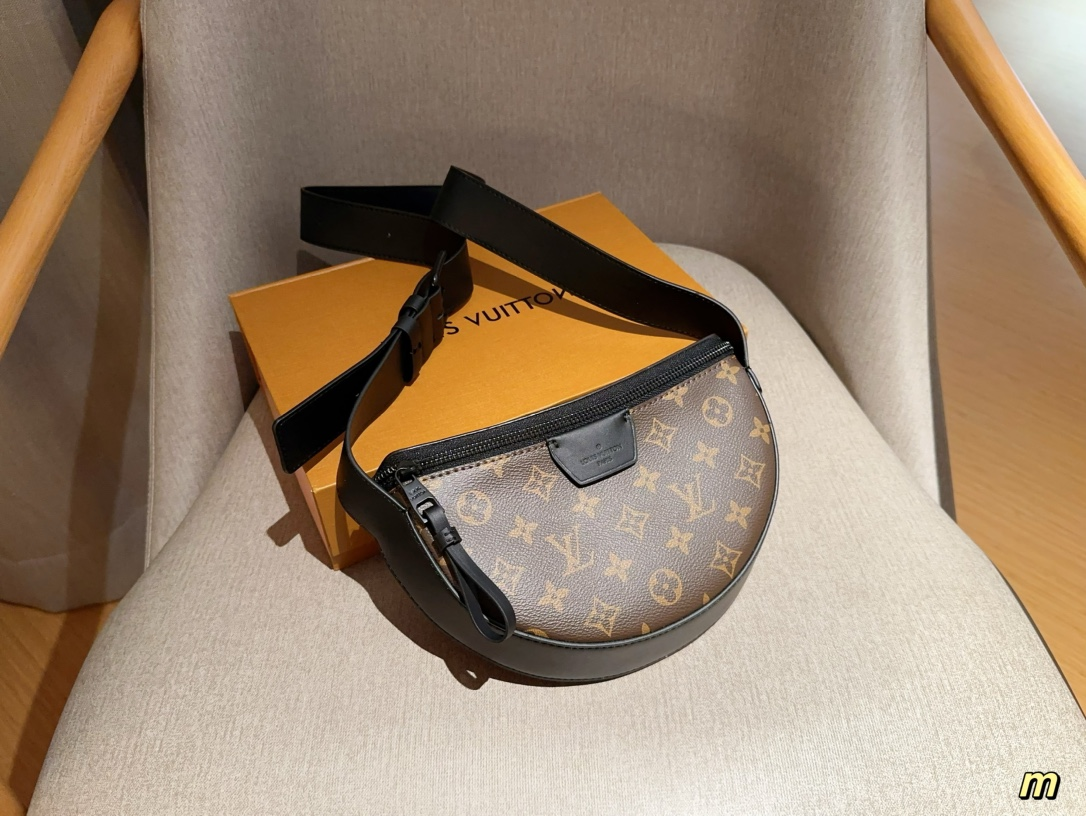 Louis MOON CROSSBODY men and women bag size: 24*16*4 cm - Top Club