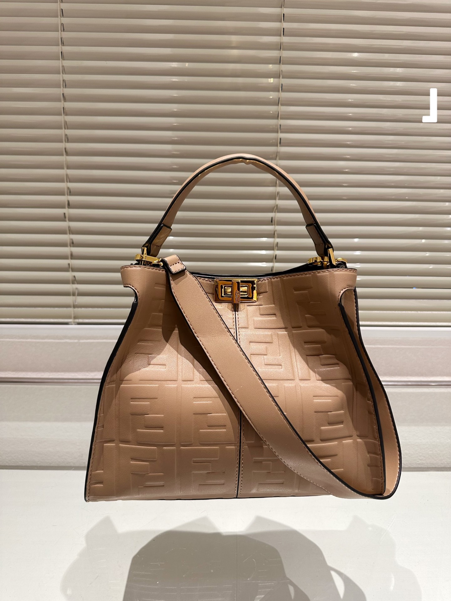 Fen new arrival PEEKABOO tote bag size; 30 * 25cm - Top Club