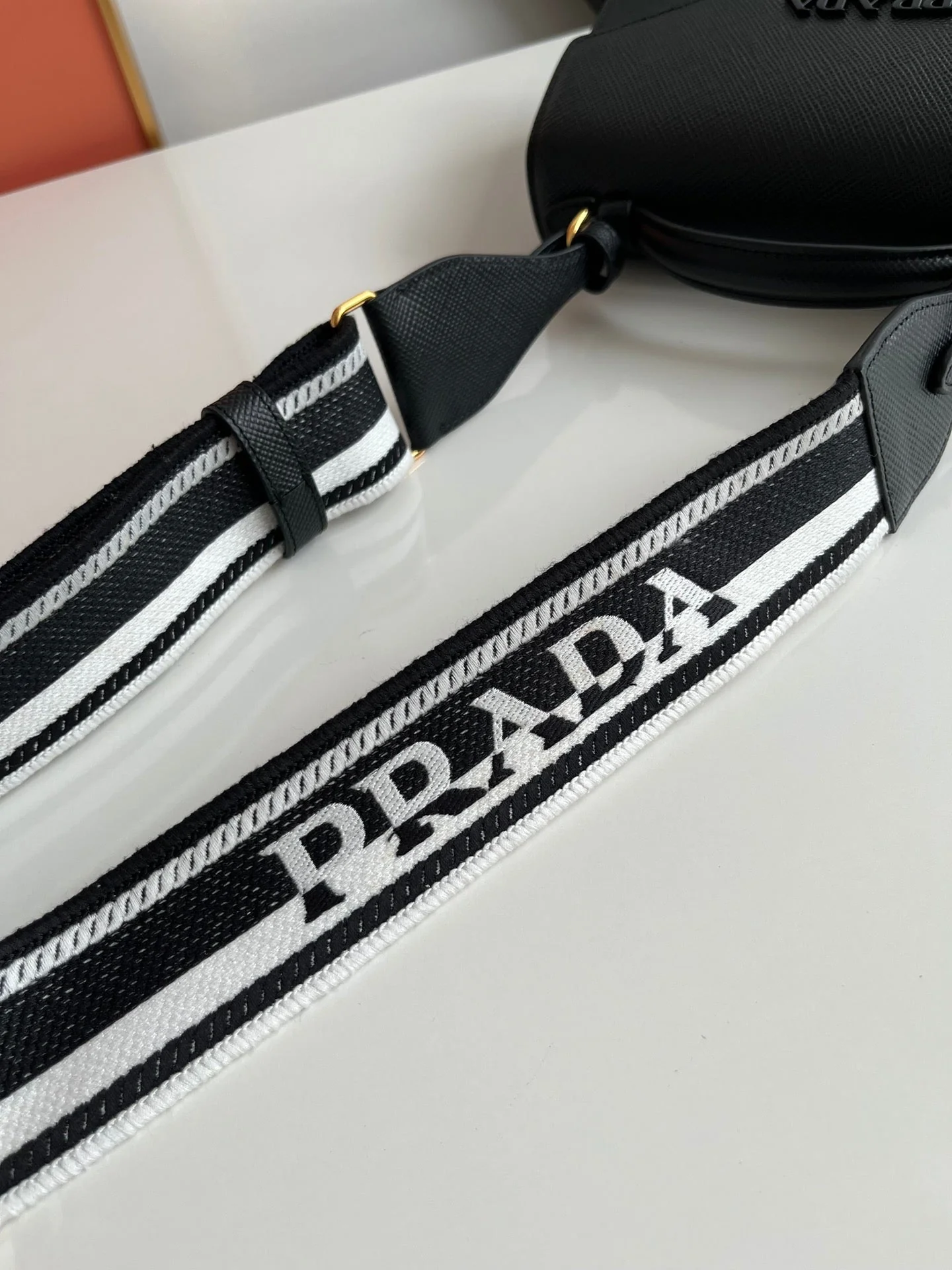Prada Monochrome Saffiano 21 Leather Bag in Black 21x14x6.5cm - Top Club