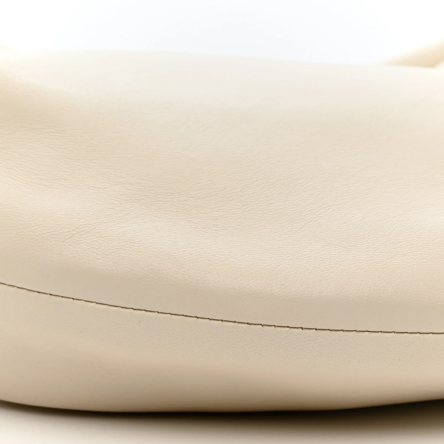 Calfskin Medium Olivia Hobo Off White - Top Club