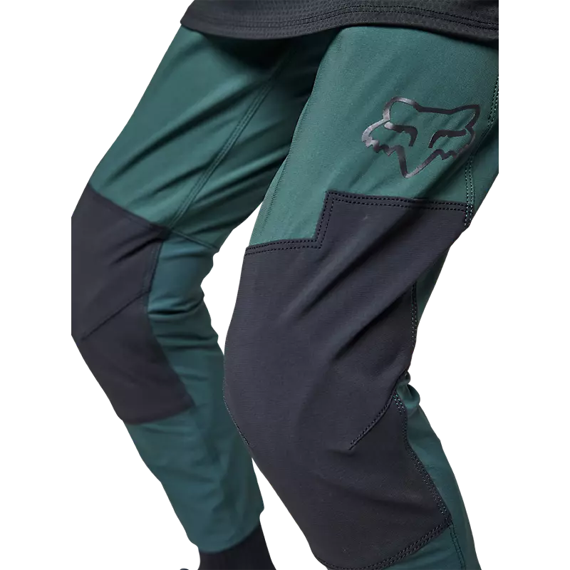 Youth defend pants