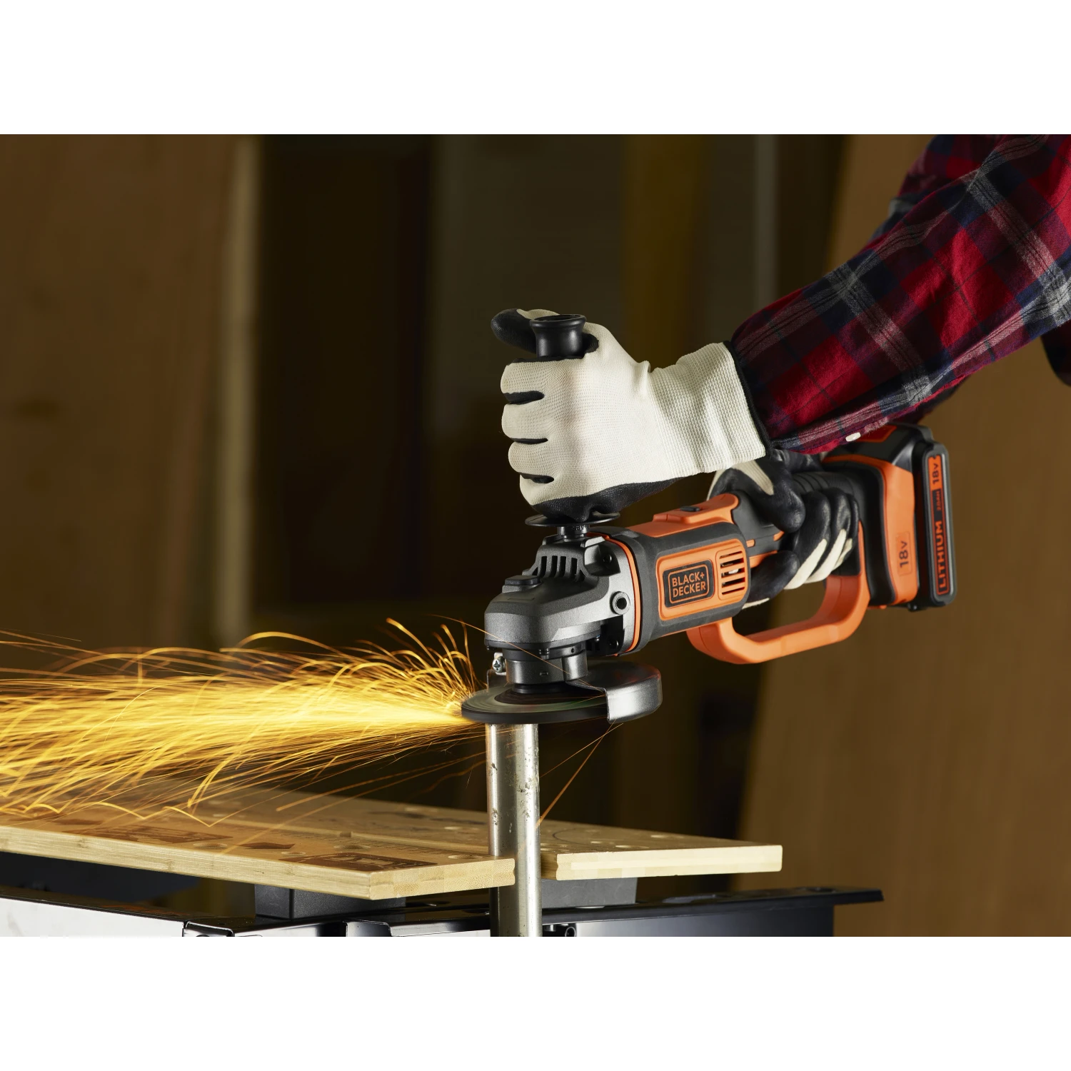 Black+Decker Smerigliatrice angolare a batteria Black+Decker 18V Litio