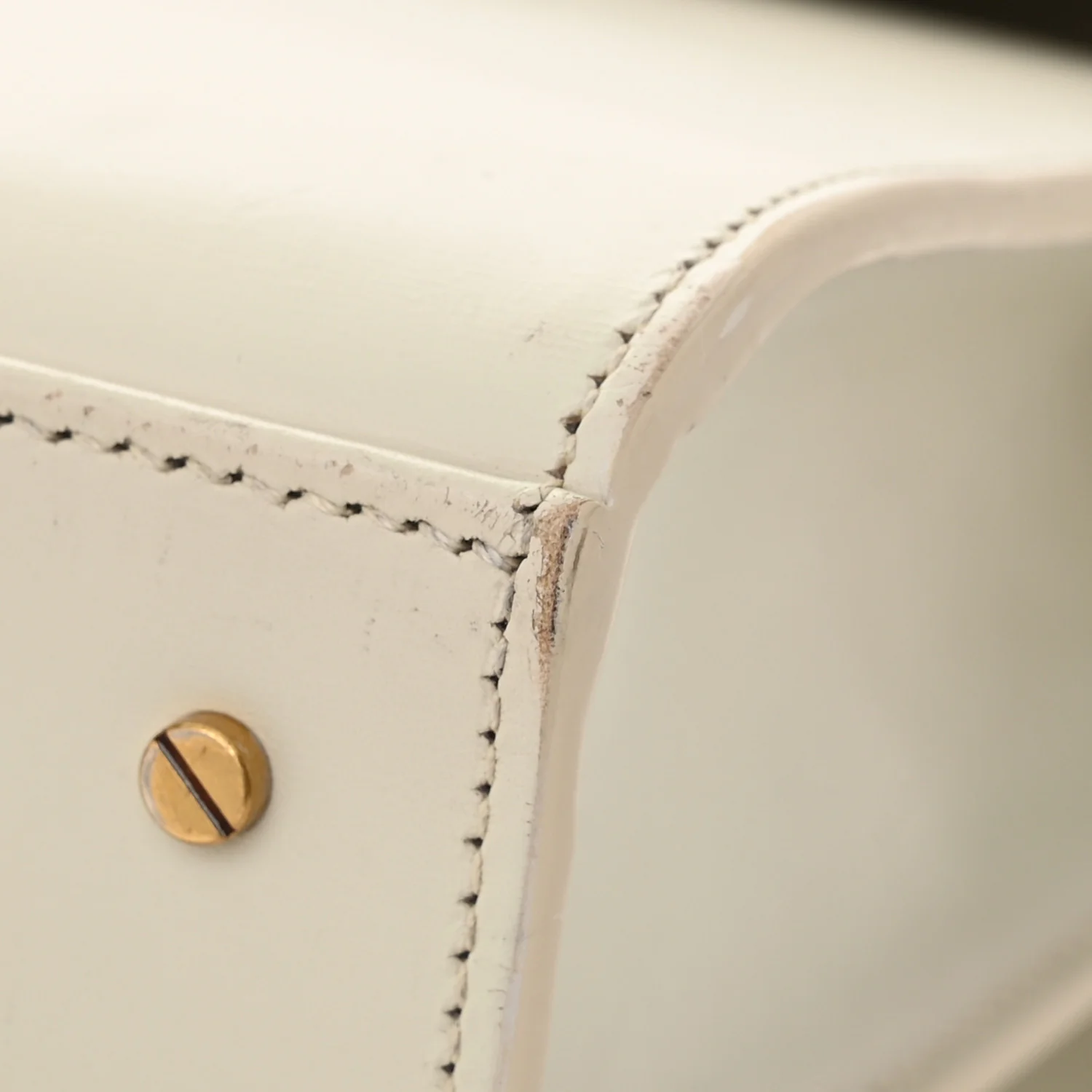 Smooth Calfskin Medium Classic Monogram Cassandra Top Handle Crema Soft Rouge Legion - Top Club