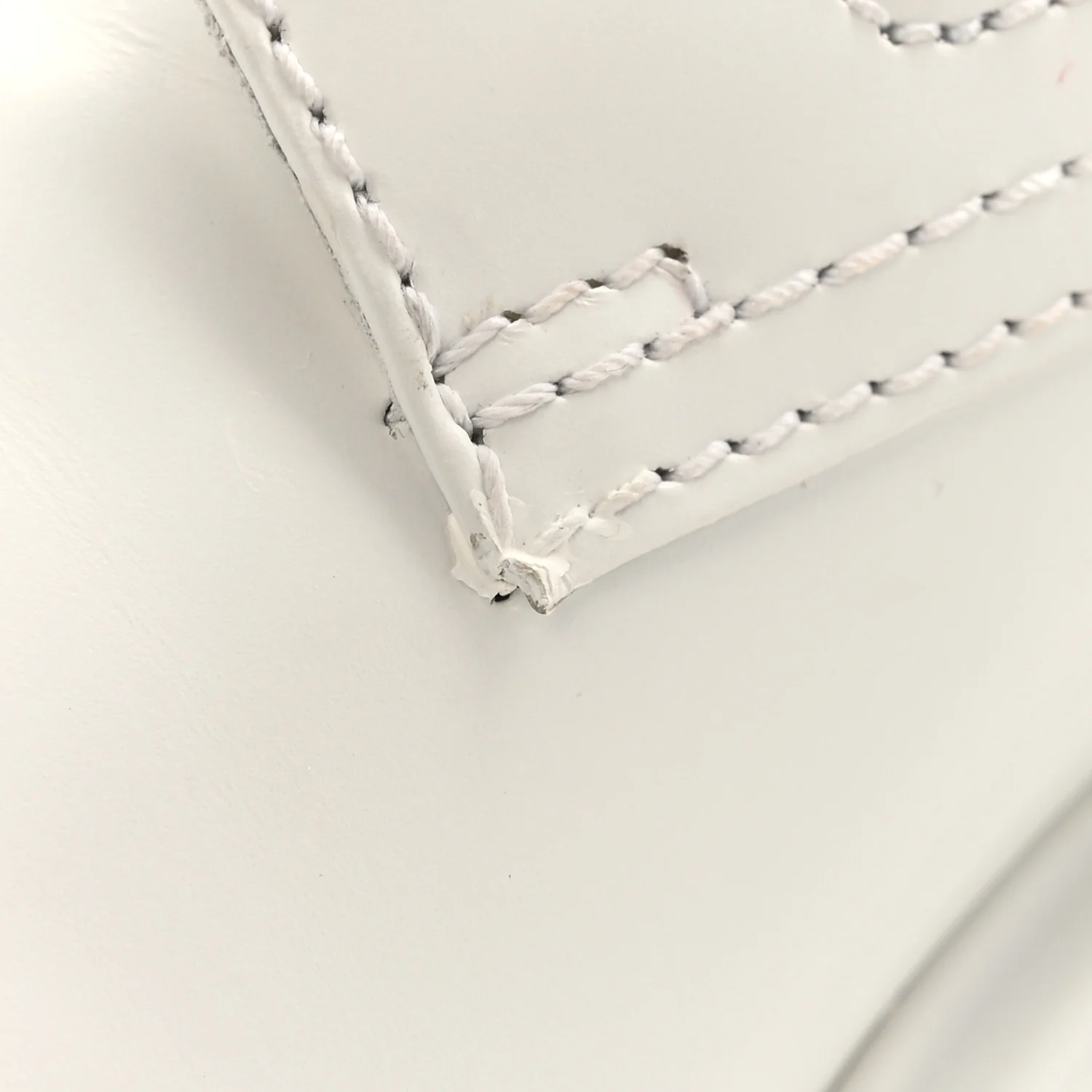 Spazzolato Rois Re-Nylon Metal Triangle Logo Monolith Pouch Pocket 55mm Boots 40 White - Top Club