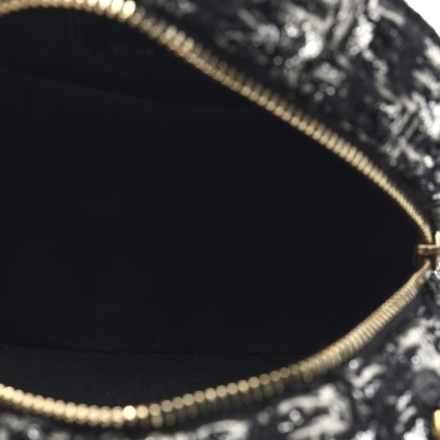 Tweed Quilted 19 Round Clutch With Chain Black White - Top Club