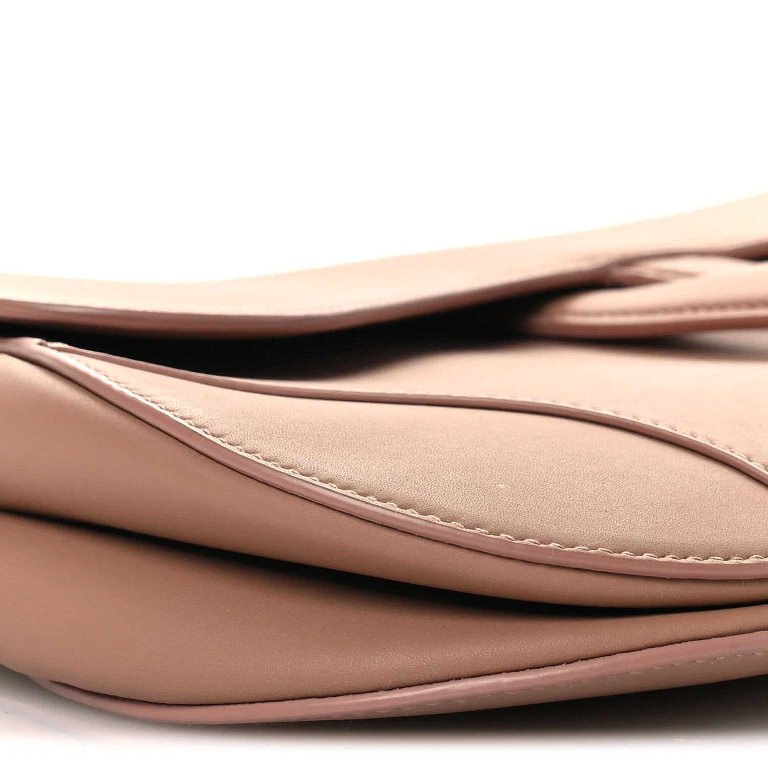 Ultra Matte Calfskin Saddle Bag Fard - Top Club