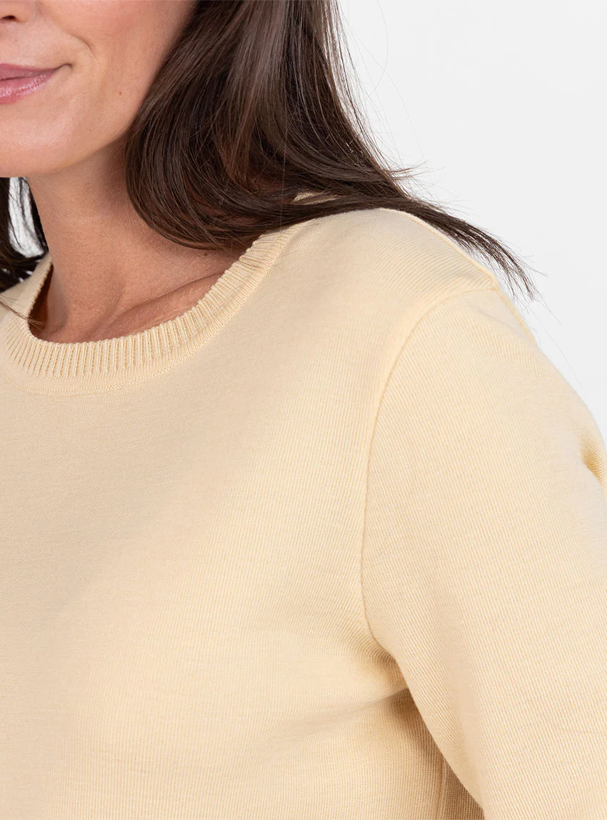 Pull femme en laine mérinos col rond jaune léger