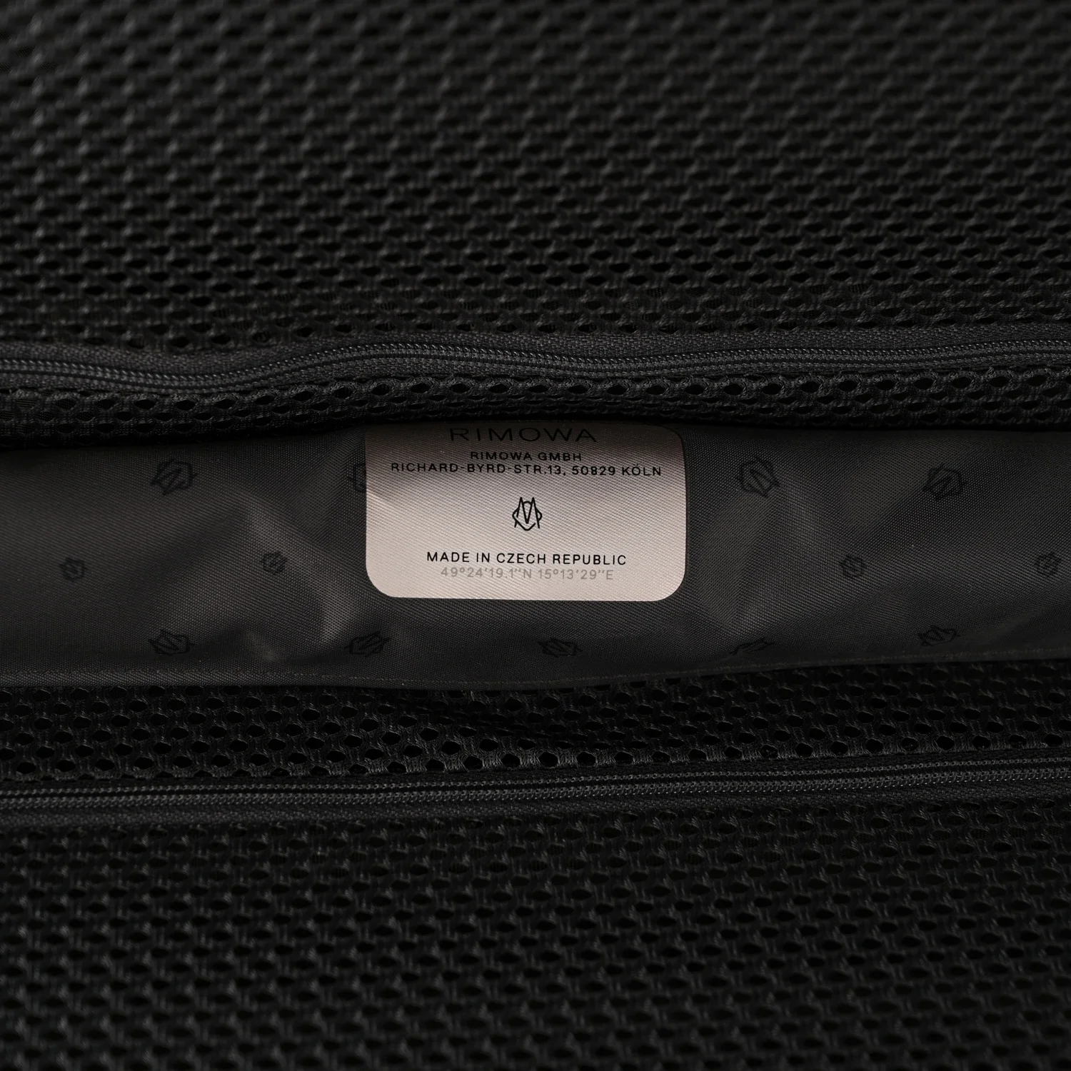 Gloss Polycarbonate Essential Lite Cabin U Black - Top Club