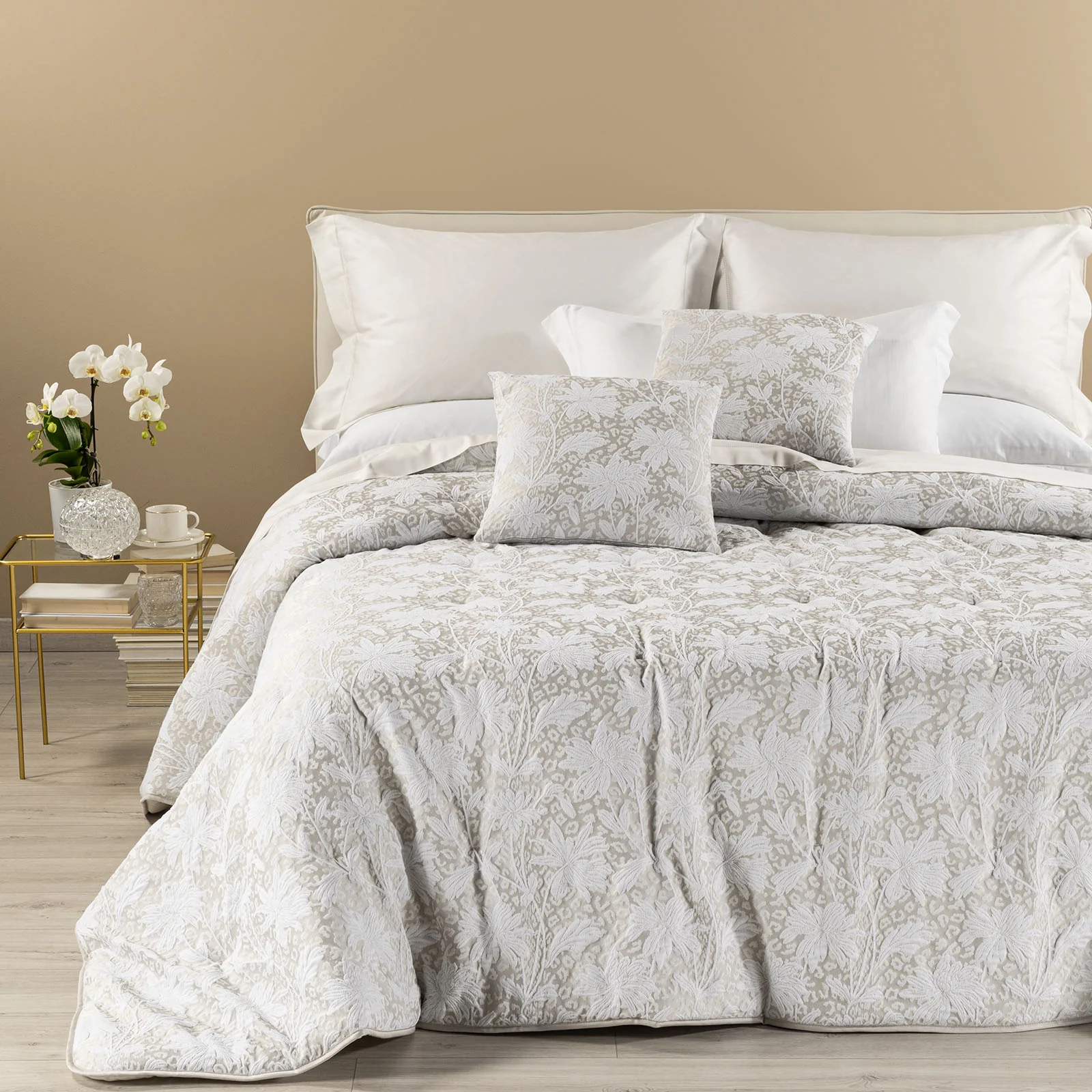 Very light in satin jacquard vivienne marriage ivory dreaming