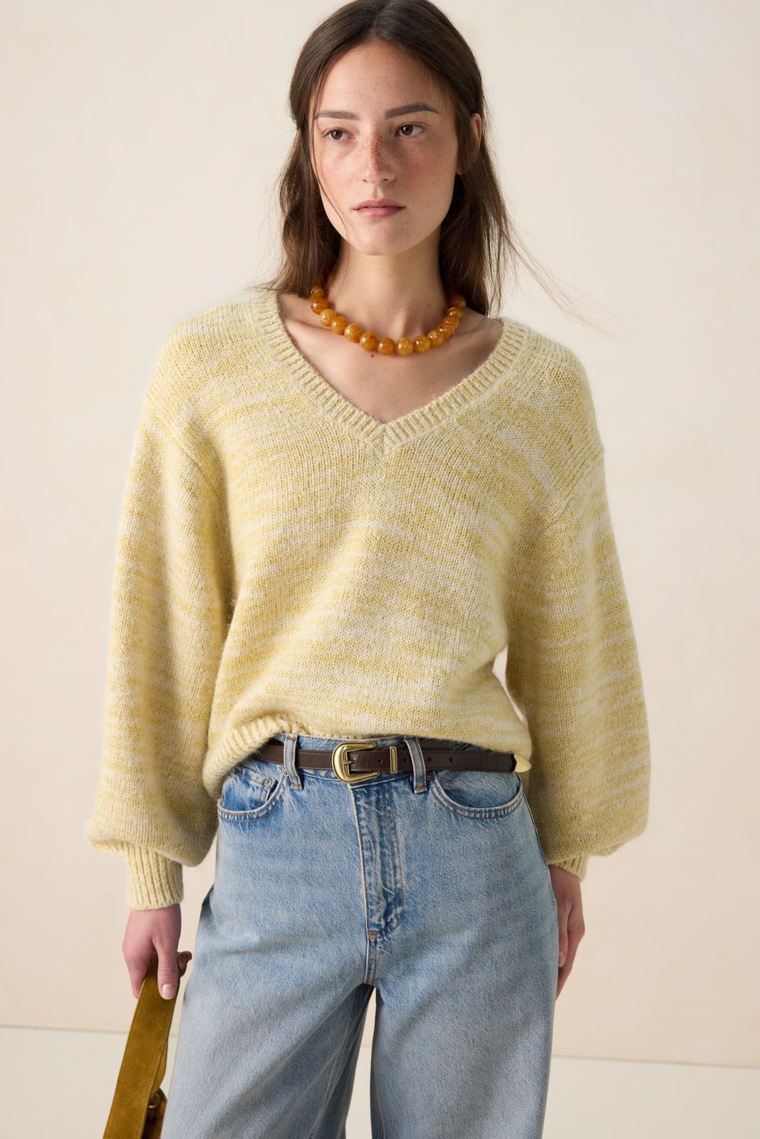 Licht oranje resin kralenketting