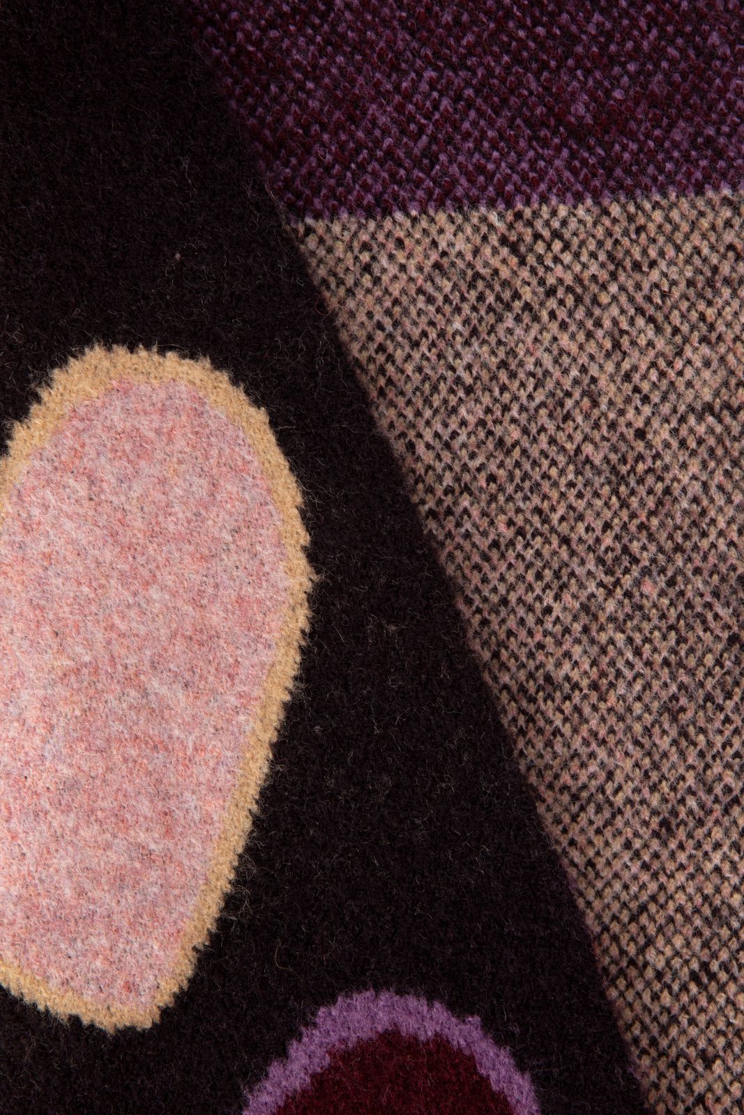 Donkerbruine sjaal met hartjes